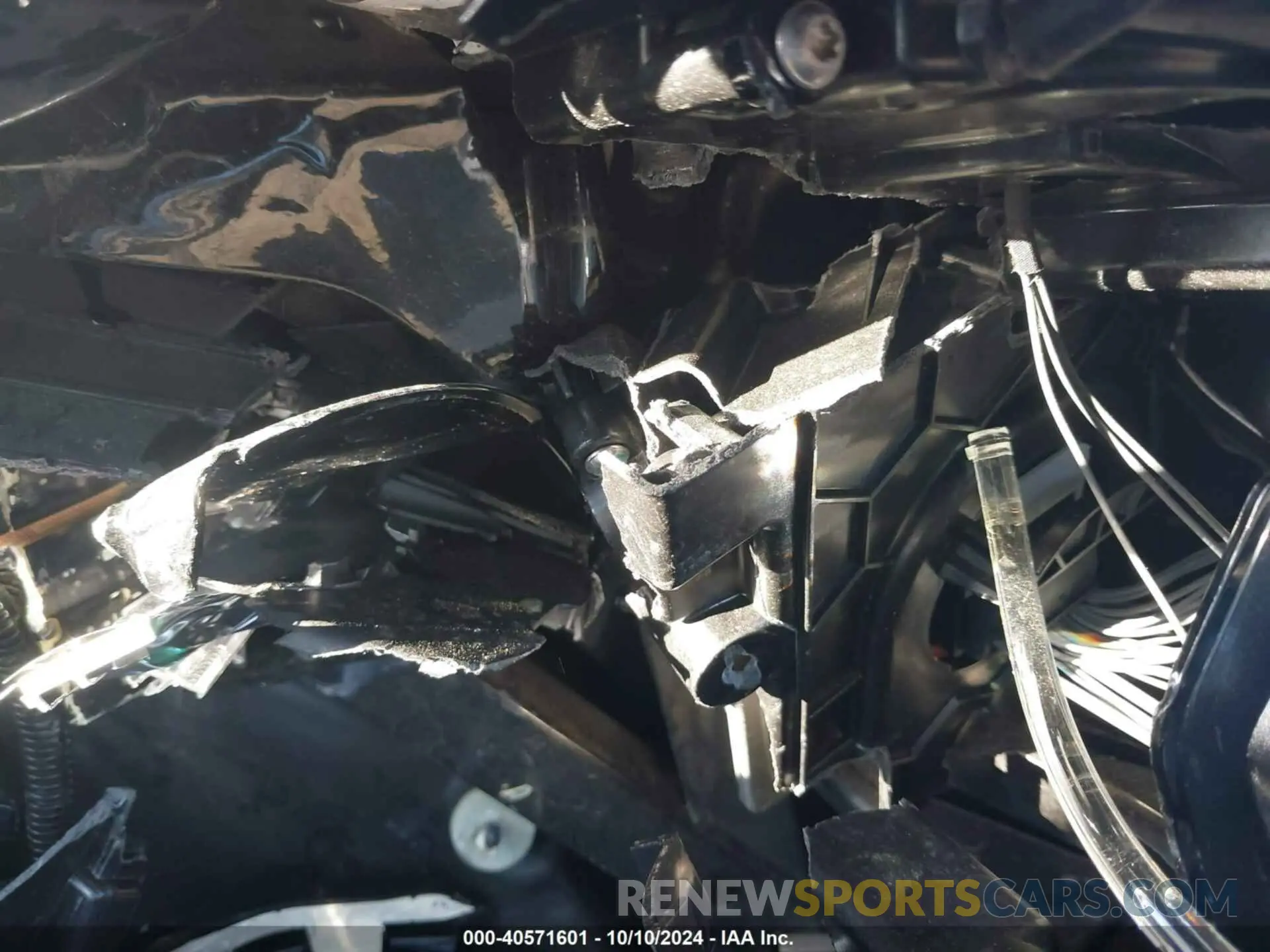 10 Photograph of a damaged car 3MW5R7J08N8C25621 BMW 330XI 2022