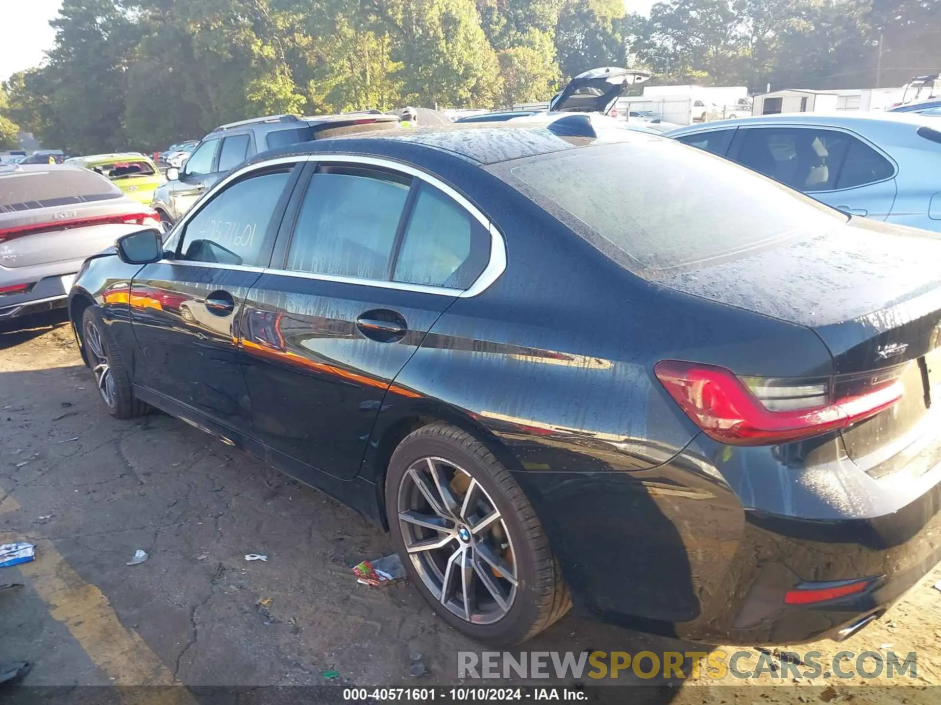 14 Photograph of a damaged car 3MW5R7J08N8C25621 BMW 330XI 2022
