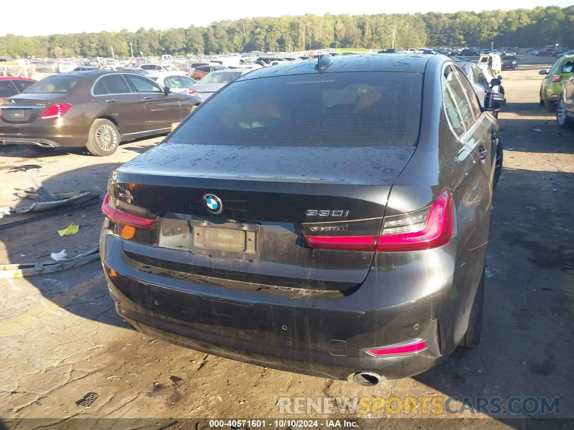 16 Photograph of a damaged car 3MW5R7J08N8C25621 BMW 330XI 2022