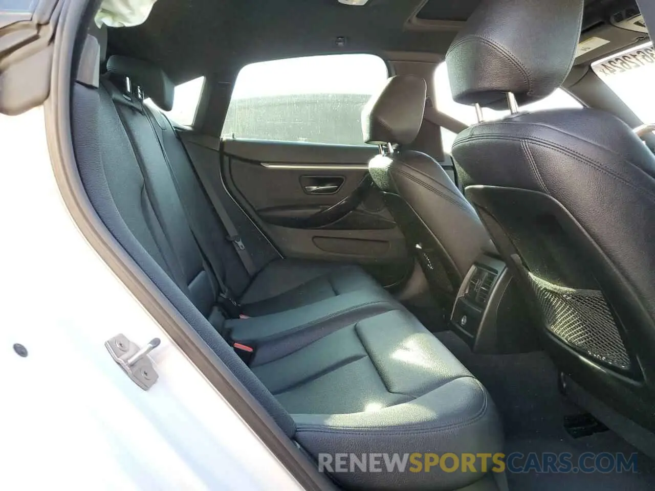 10 Photograph of a damaged car WBA4J1C50KBM18767 BMW 4 SERIES 2019