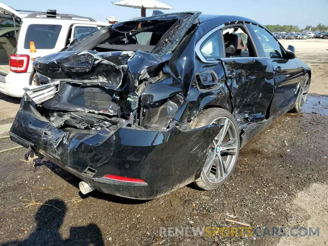 4 Photograph of a damaged car WBA4J5C57KBM66743 BMW 4 SERIES 2019