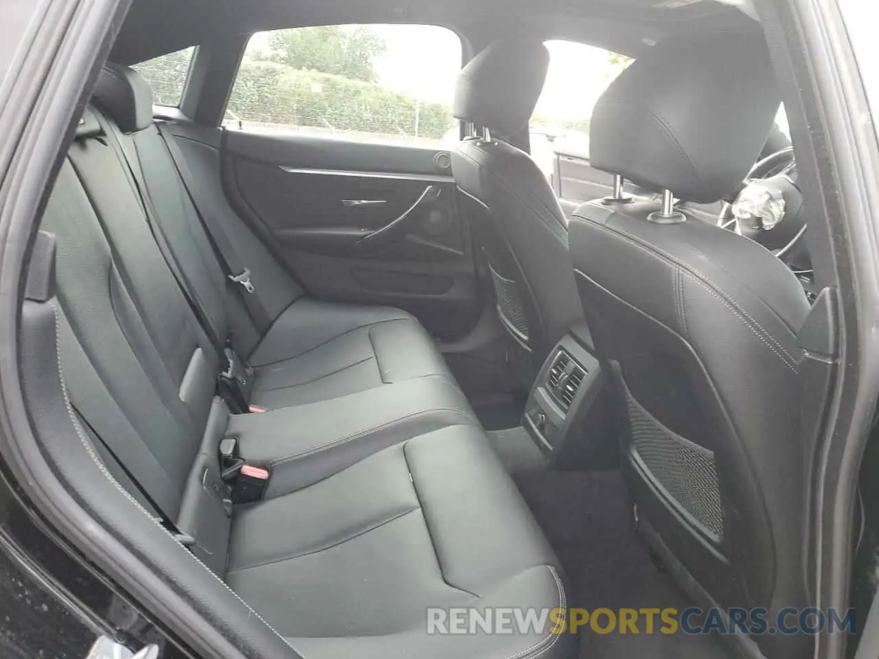 10 Photograph of a damaged car WBA4J7C5XKBM76520 BMW 4 SERIES 2019