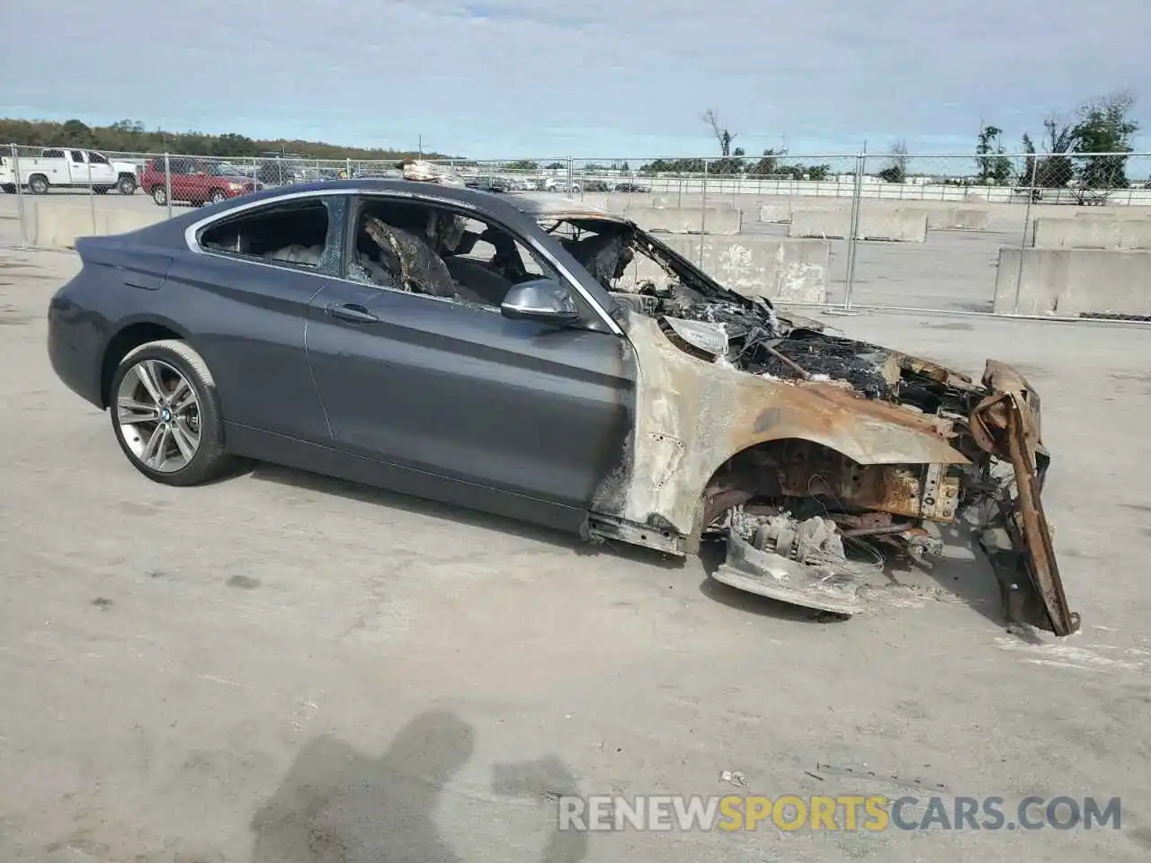 4 Photograph of a damaged car WBA4W3C5XKAF92075 BMW 4 SERIES 2019