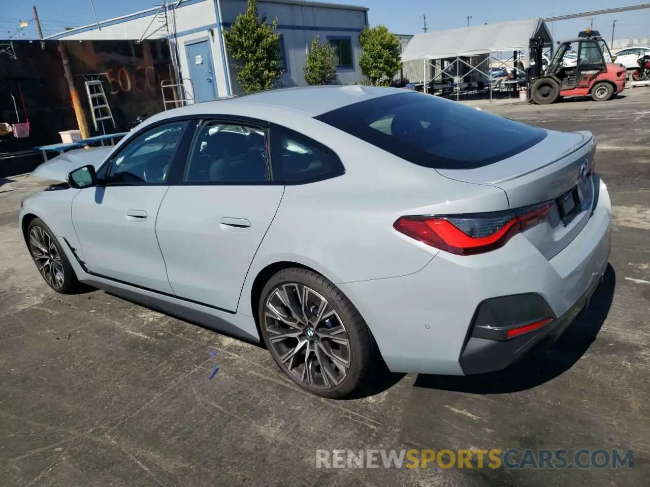 2 Photograph of a damaged car WBA63AV01NFM70409 BMW 4 SERIES 2022