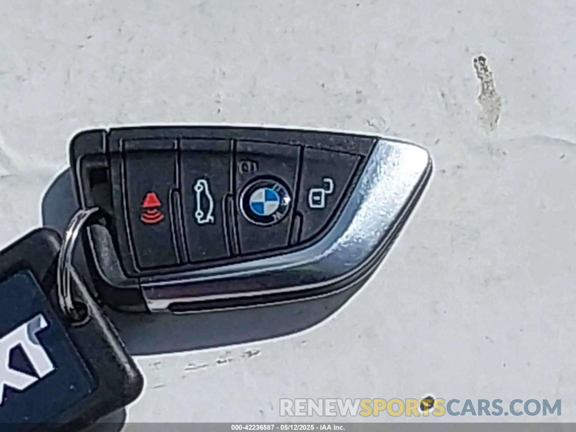 11 Photograph of a damaged car WBA73AP08RCR86940 BMW 4 SERIES 2024