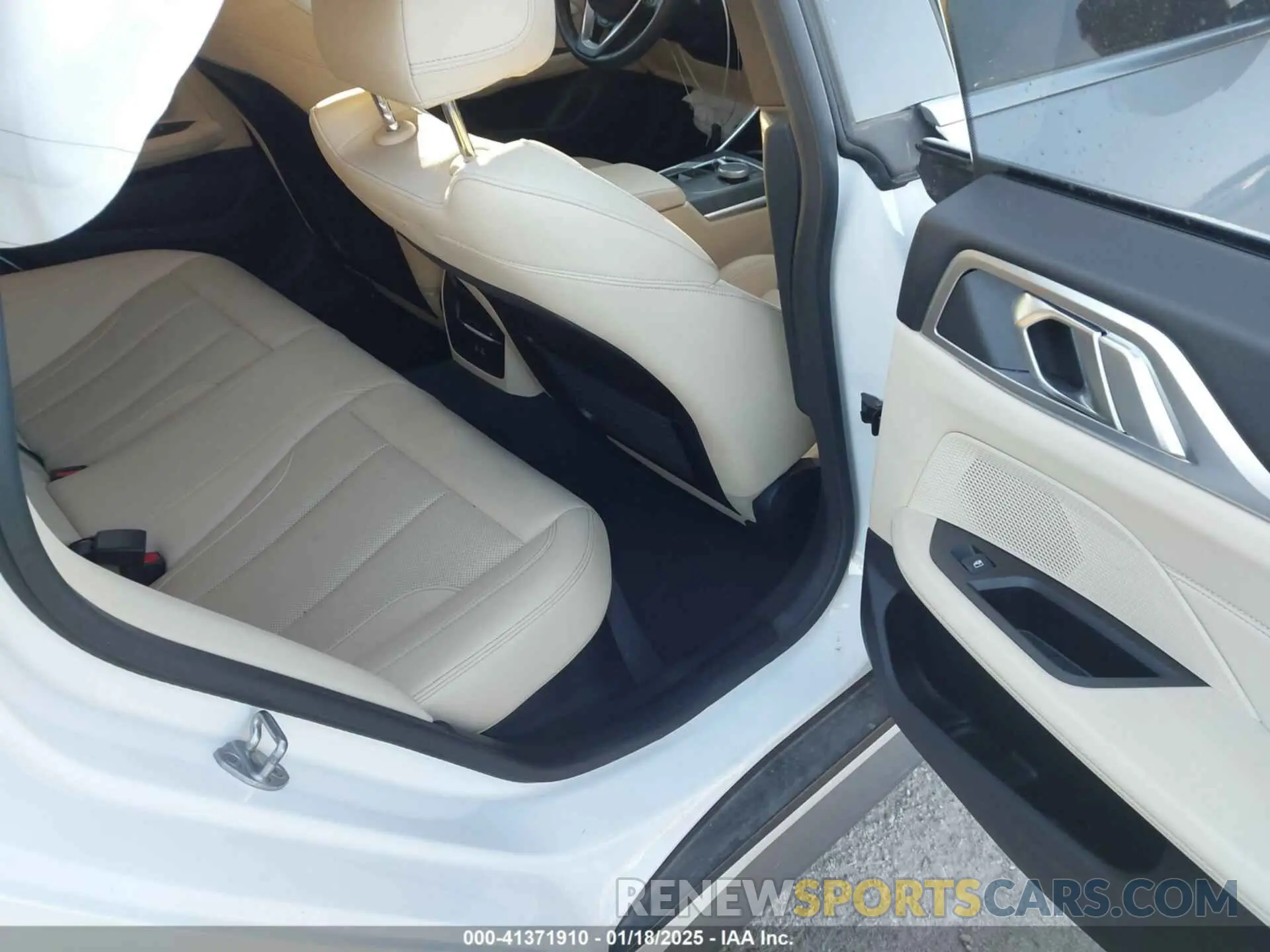 8 Photograph of a damaged car WBA63AV07RFP68033 BMW 4 SERIES GRAN COUPE 2024