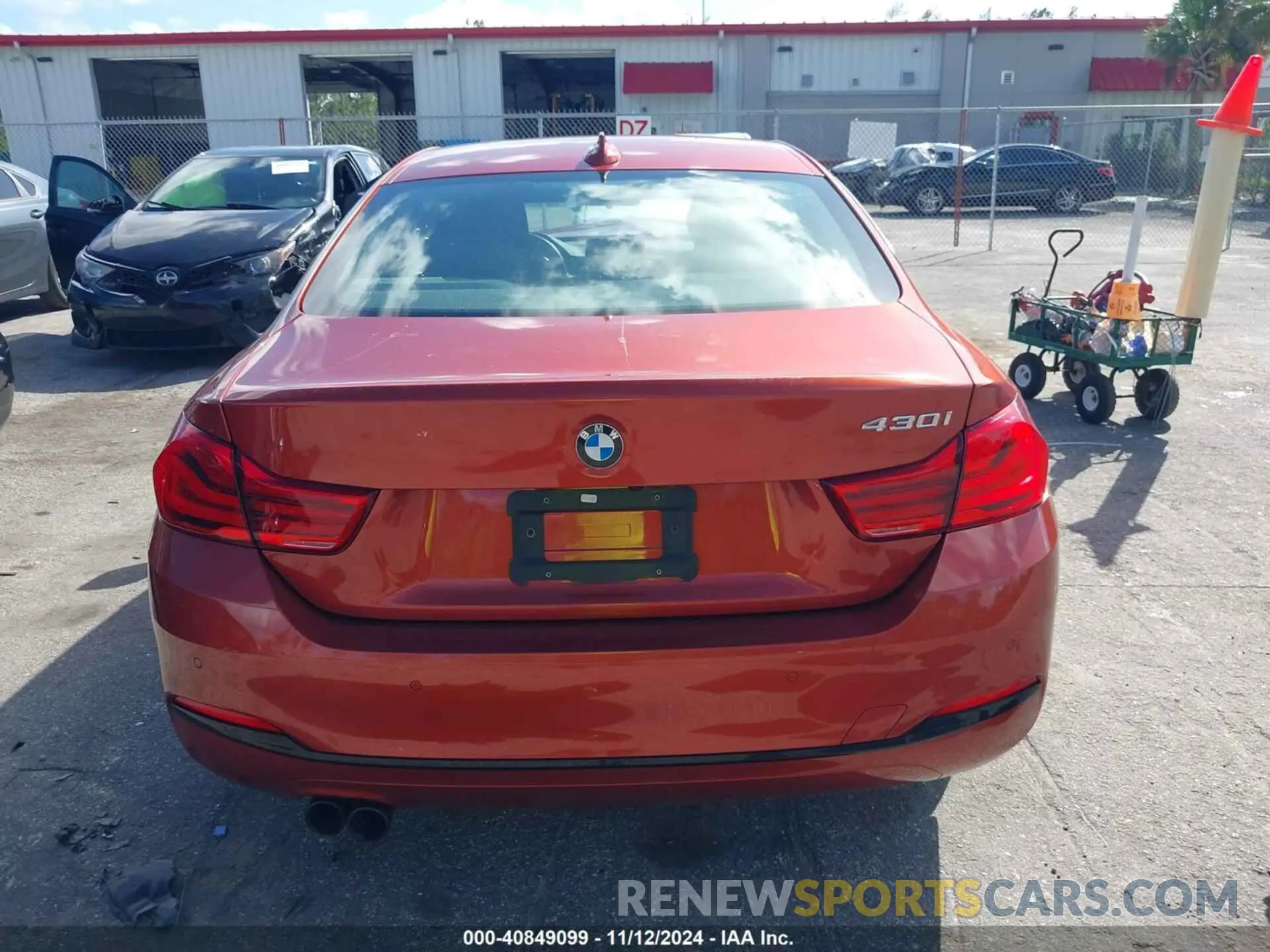 17 Photograph of a damaged car WBA4W3C50KAF93526 BMW 430I 2019