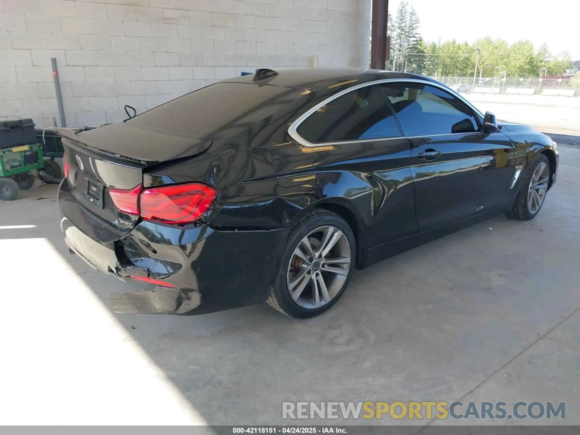 4 Photograph of a damaged car WBA4W3C59KAF93718 BMW 430I 2019