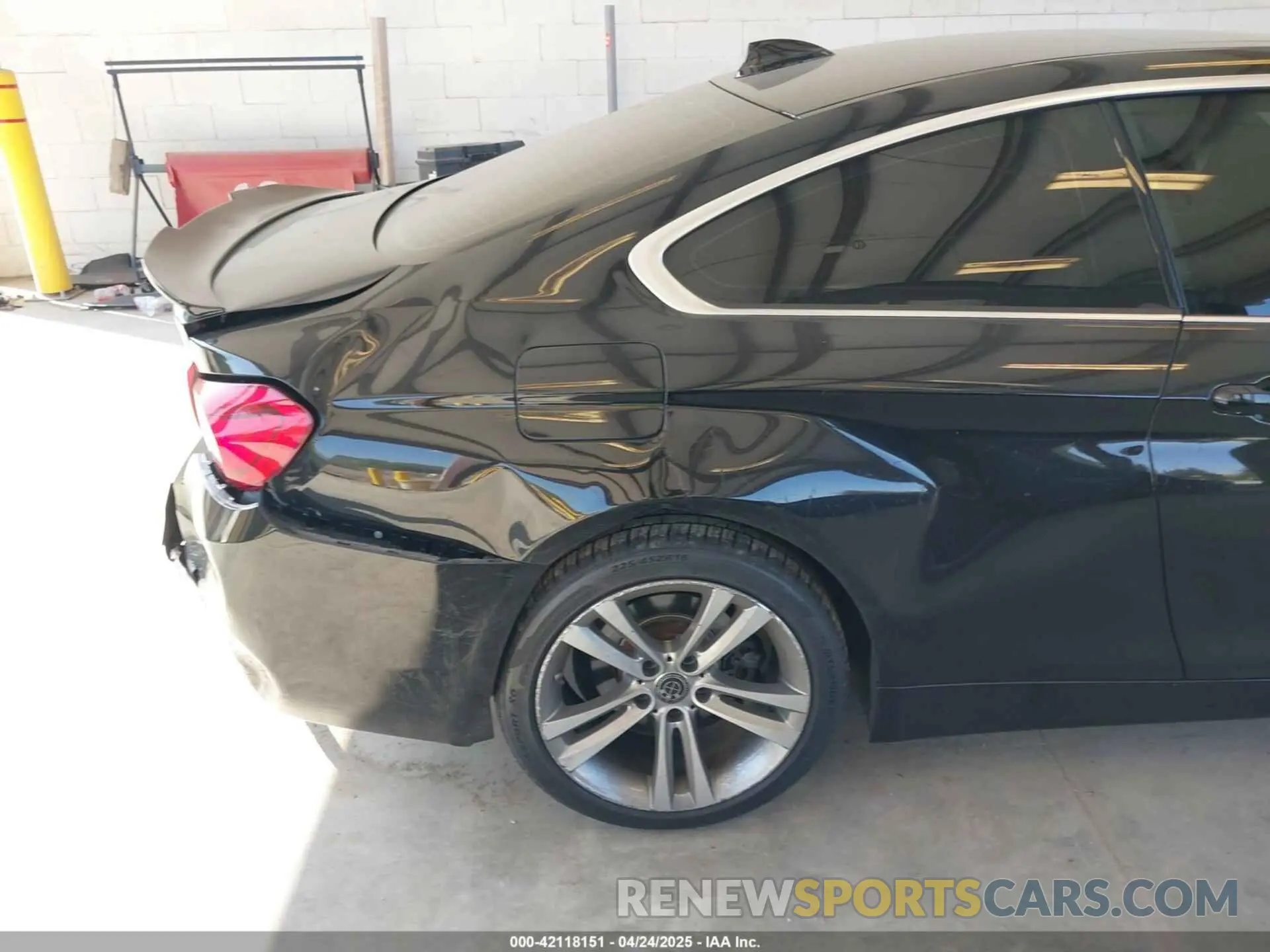 6 Photograph of a damaged car WBA4W3C59KAF93718 BMW 430I 2019