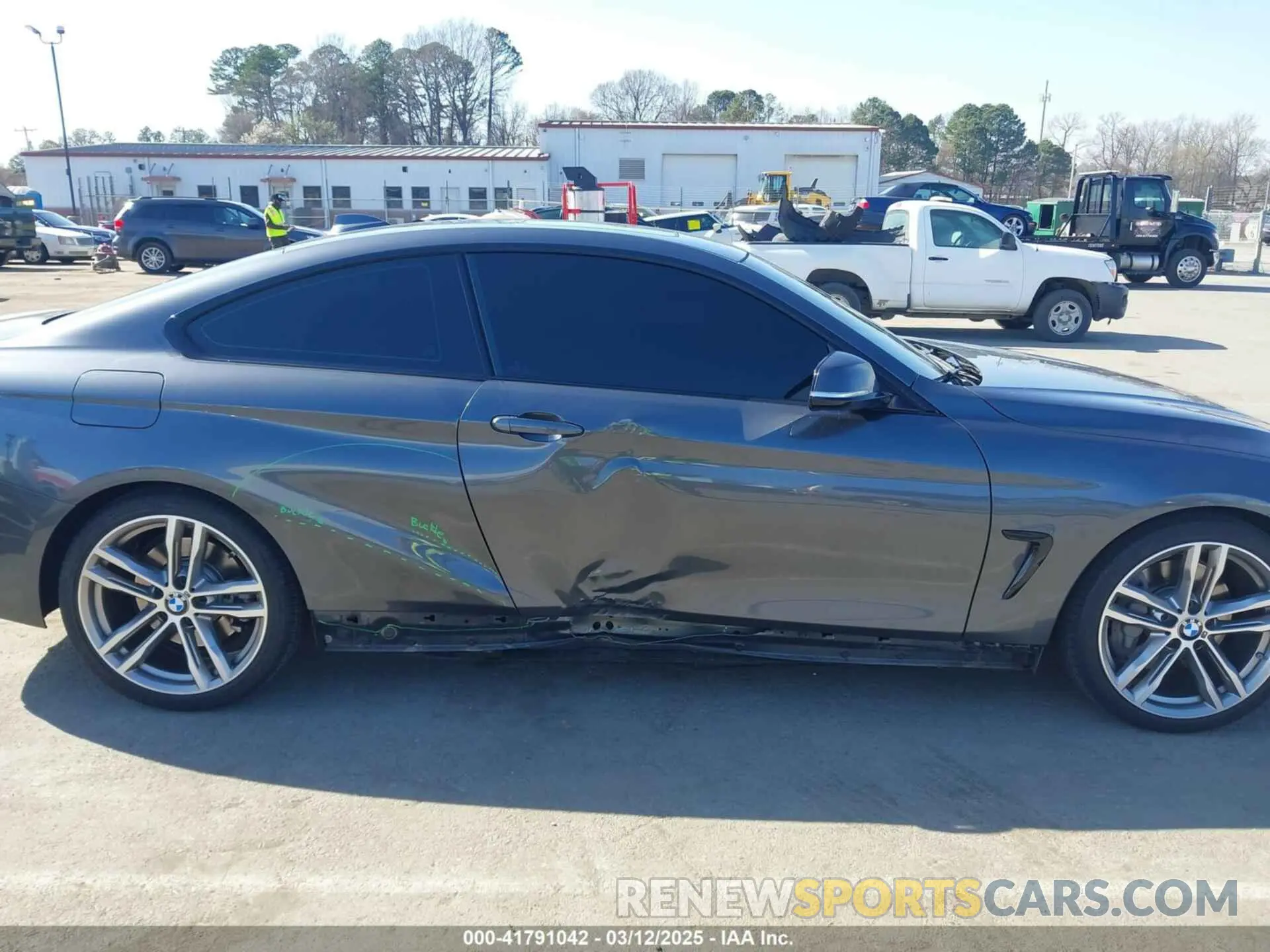 14 Photograph of a damaged car WBA4W3C00LFH55972 BMW 430I 2020