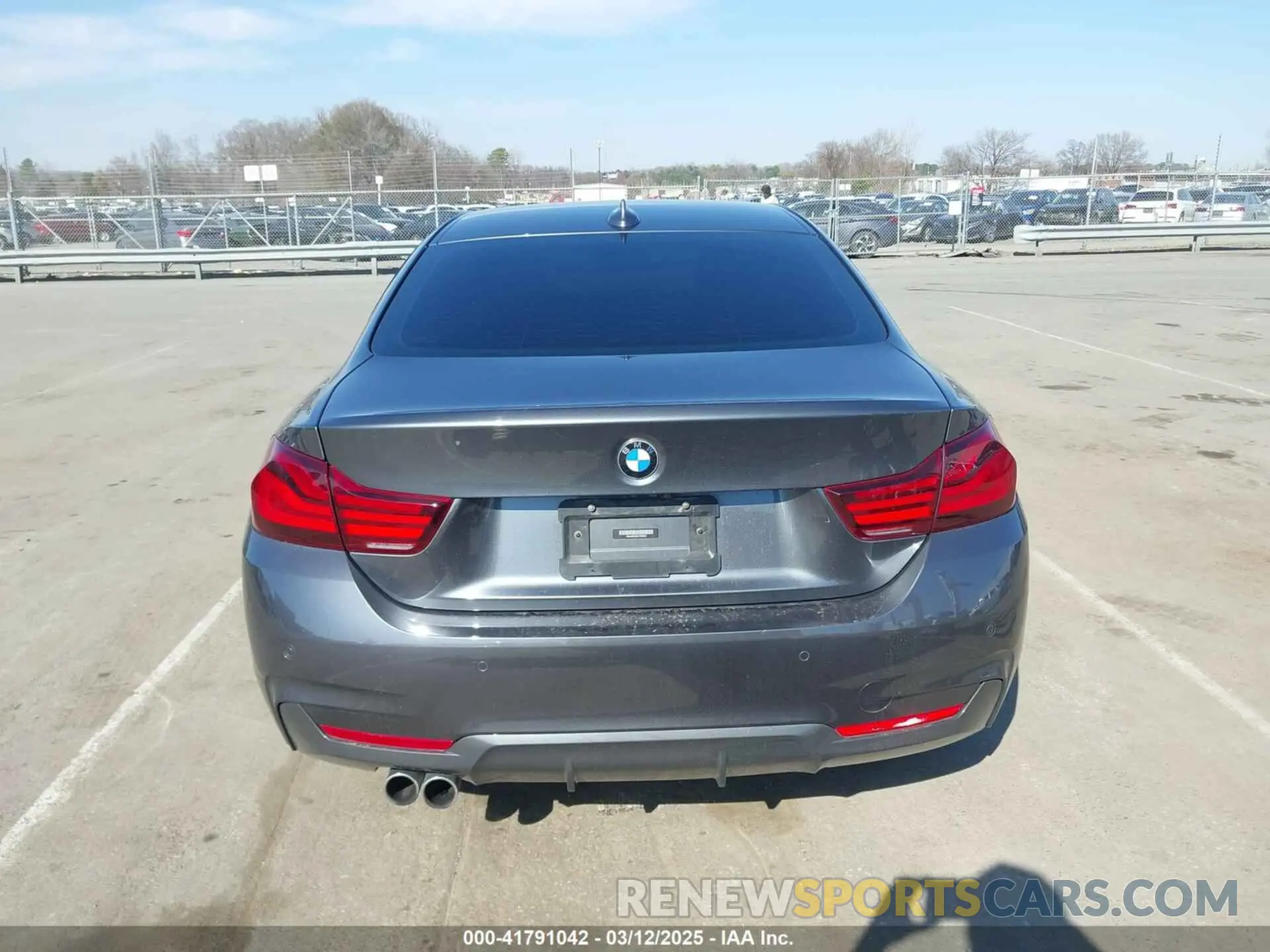 17 Photograph of a damaged car WBA4W3C00LFH55972 BMW 430I 2020