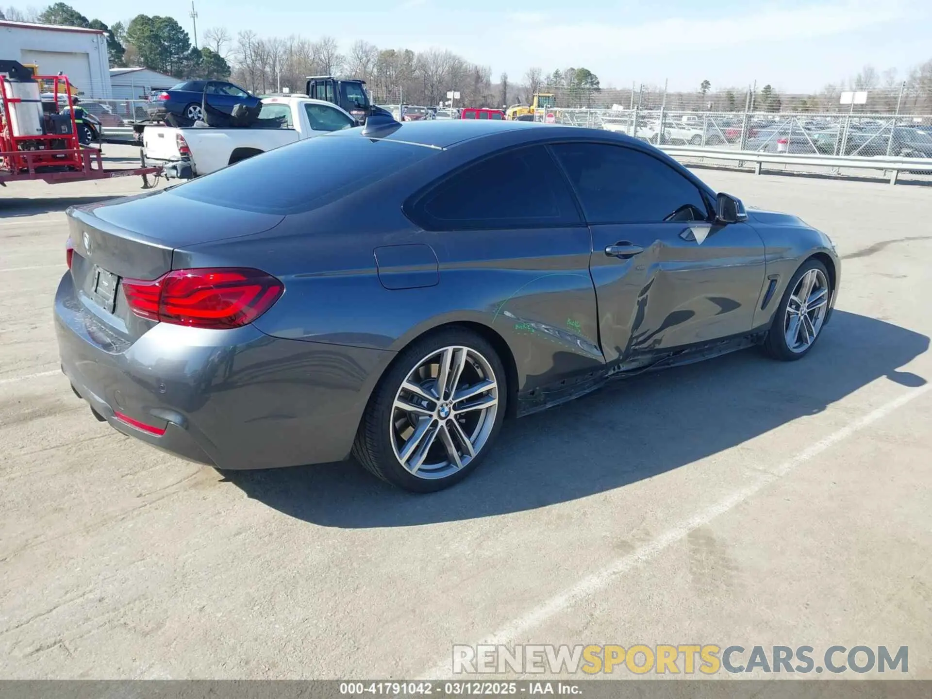 4 Photograph of a damaged car WBA4W3C00LFH55972 BMW 430I 2020