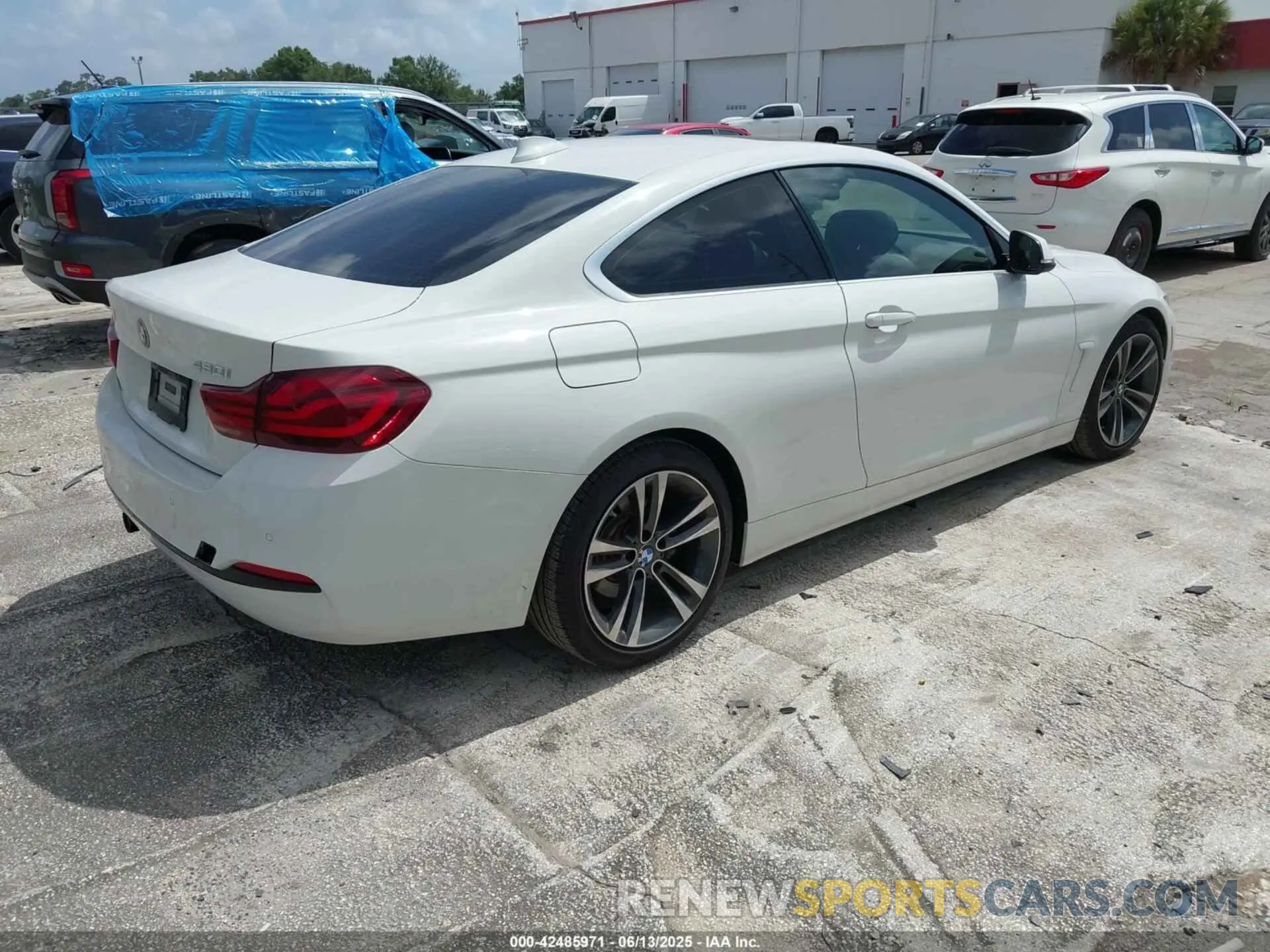 4 Photograph of a damaged car WBA4W3C05LFH08761 BMW 430I 2020