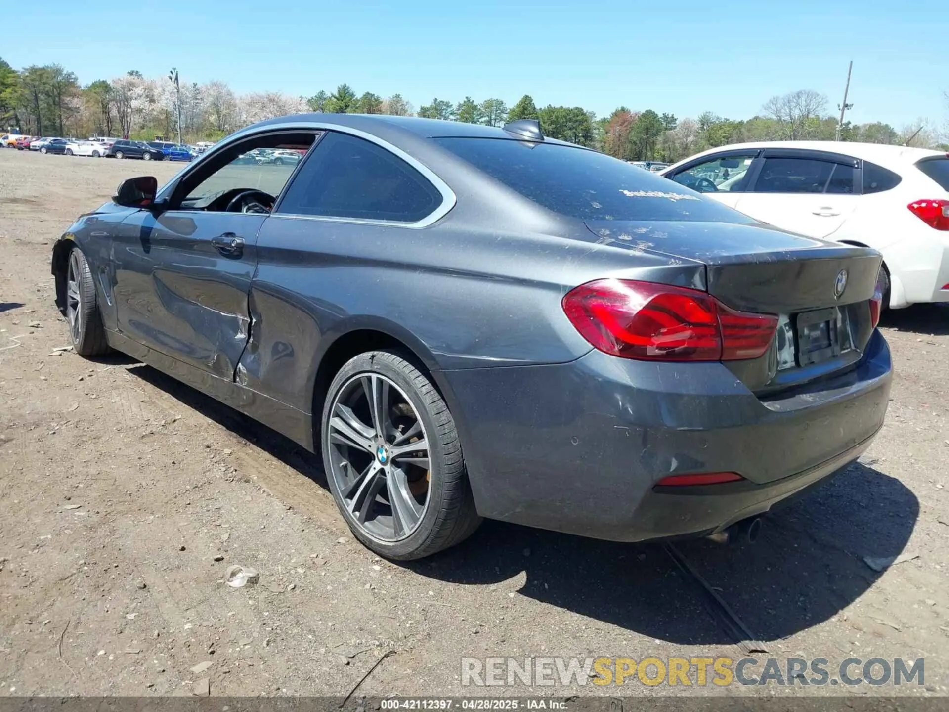 3 Photograph of a damaged car WBA4W5C05LFH46602 BMW 430I 2020