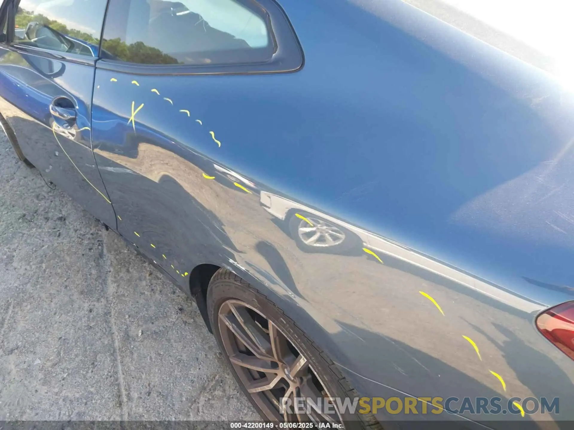 21 Photograph of a damaged car WBA73AP00NCH75602 BMW 430I 2022