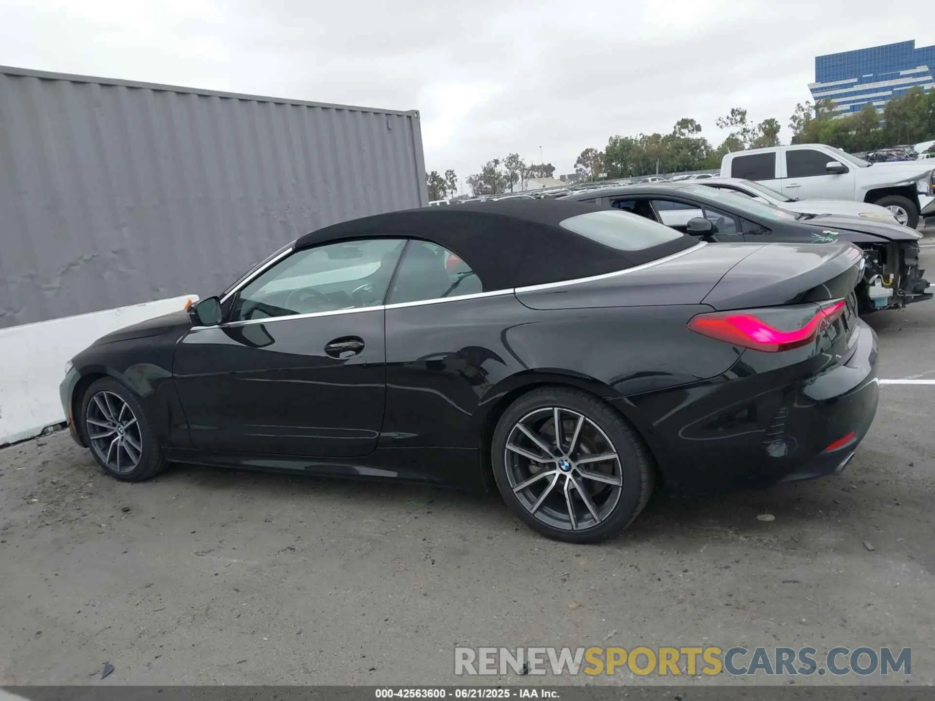 14 Photograph of a damaged car WBA23AT08PCM43813 BMW 430I 2023