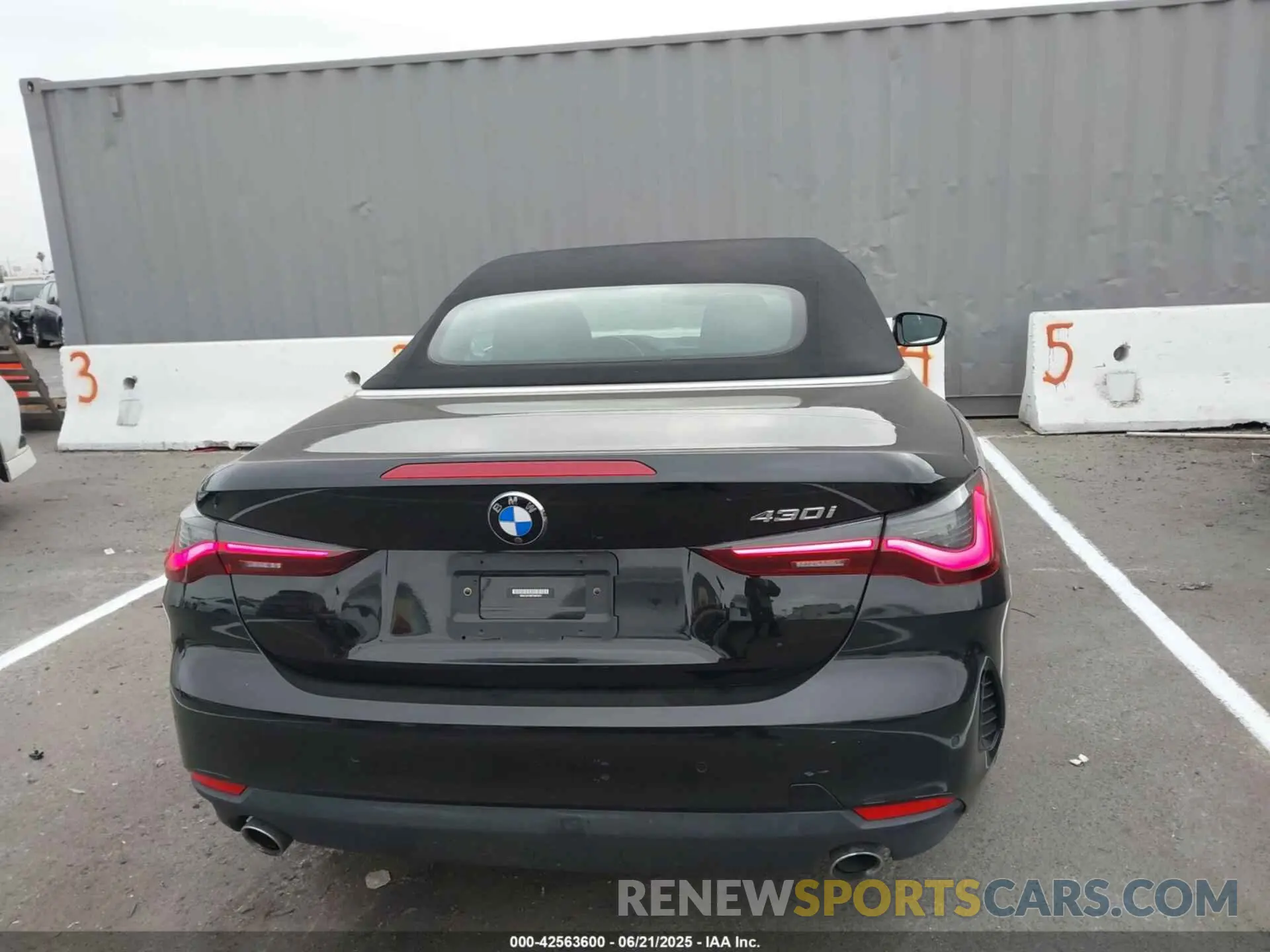16 Photograph of a damaged car WBA23AT08PCM43813 BMW 430I 2023