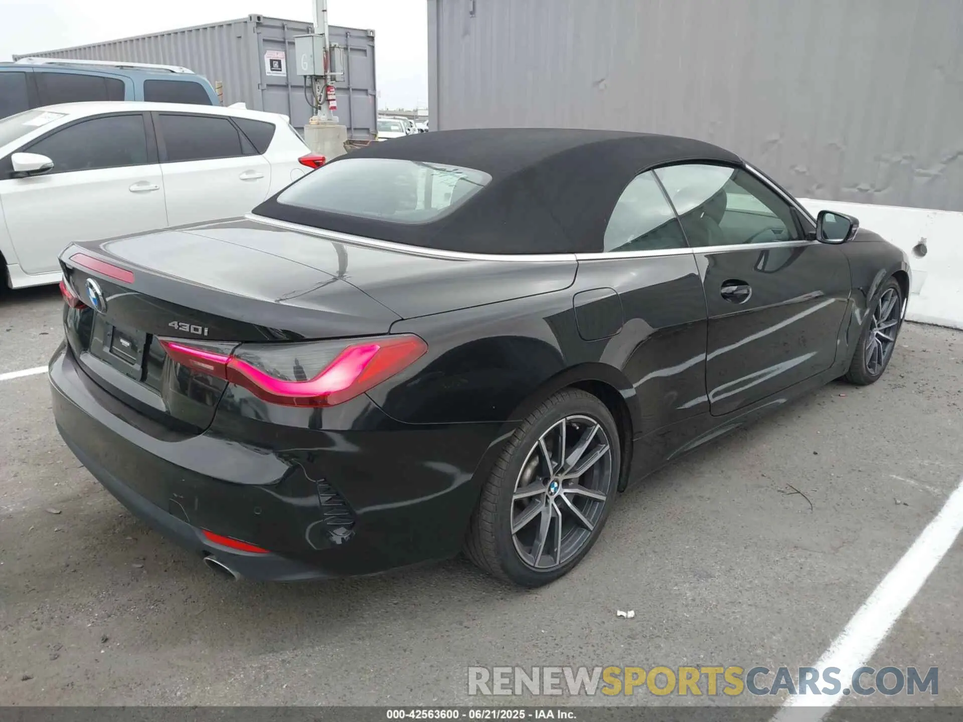 4 Photograph of a damaged car WBA23AT08PCM43813 BMW 430I 2023