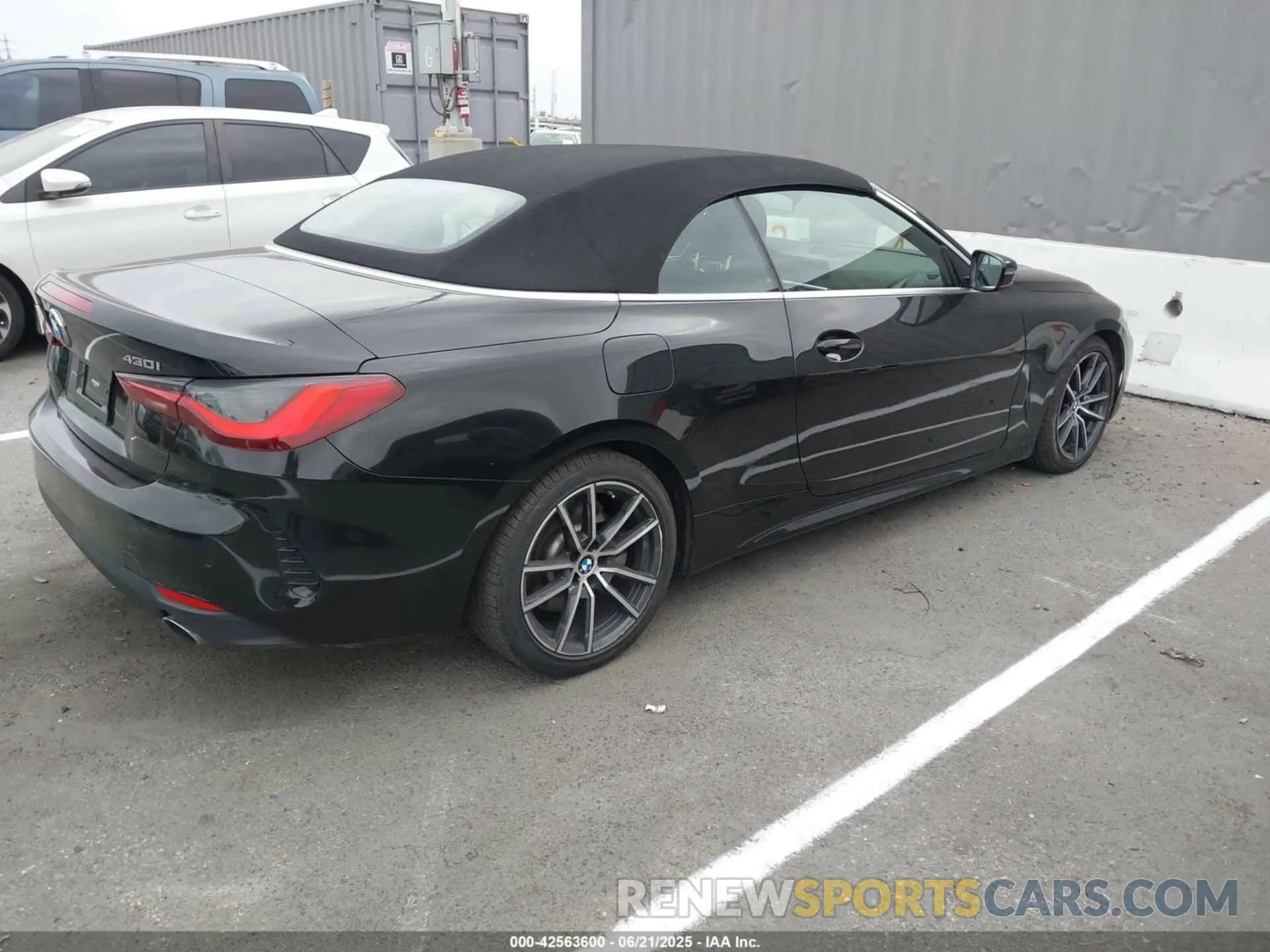 6 Photograph of a damaged car WBA23AT08PCM43813 BMW 430I 2023