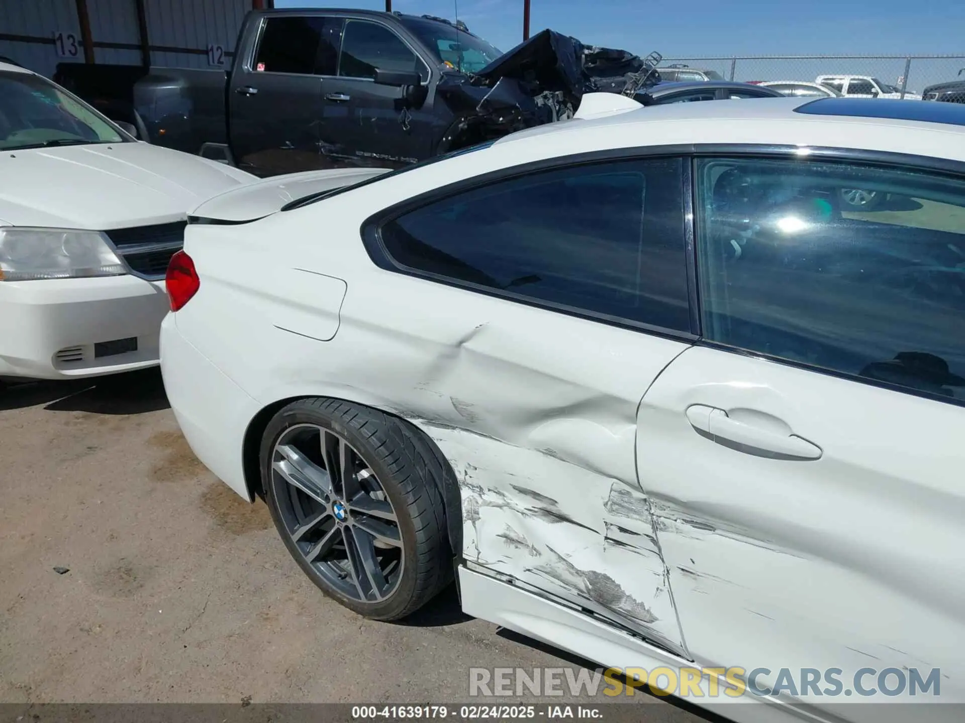 6 Photograph of a damaged car WBA4W7C56KAG52201 BMW 440I 2019