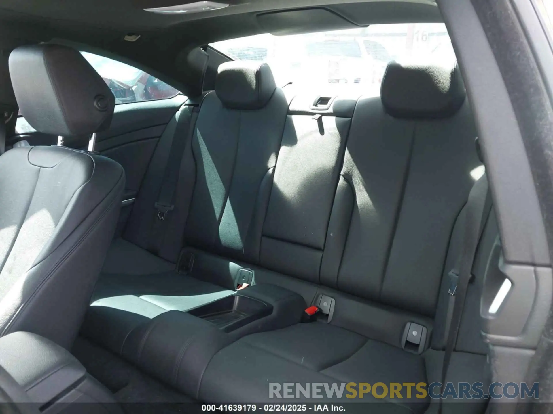 8 Photograph of a damaged car WBA4W7C56KAG52201 BMW 440I 2019