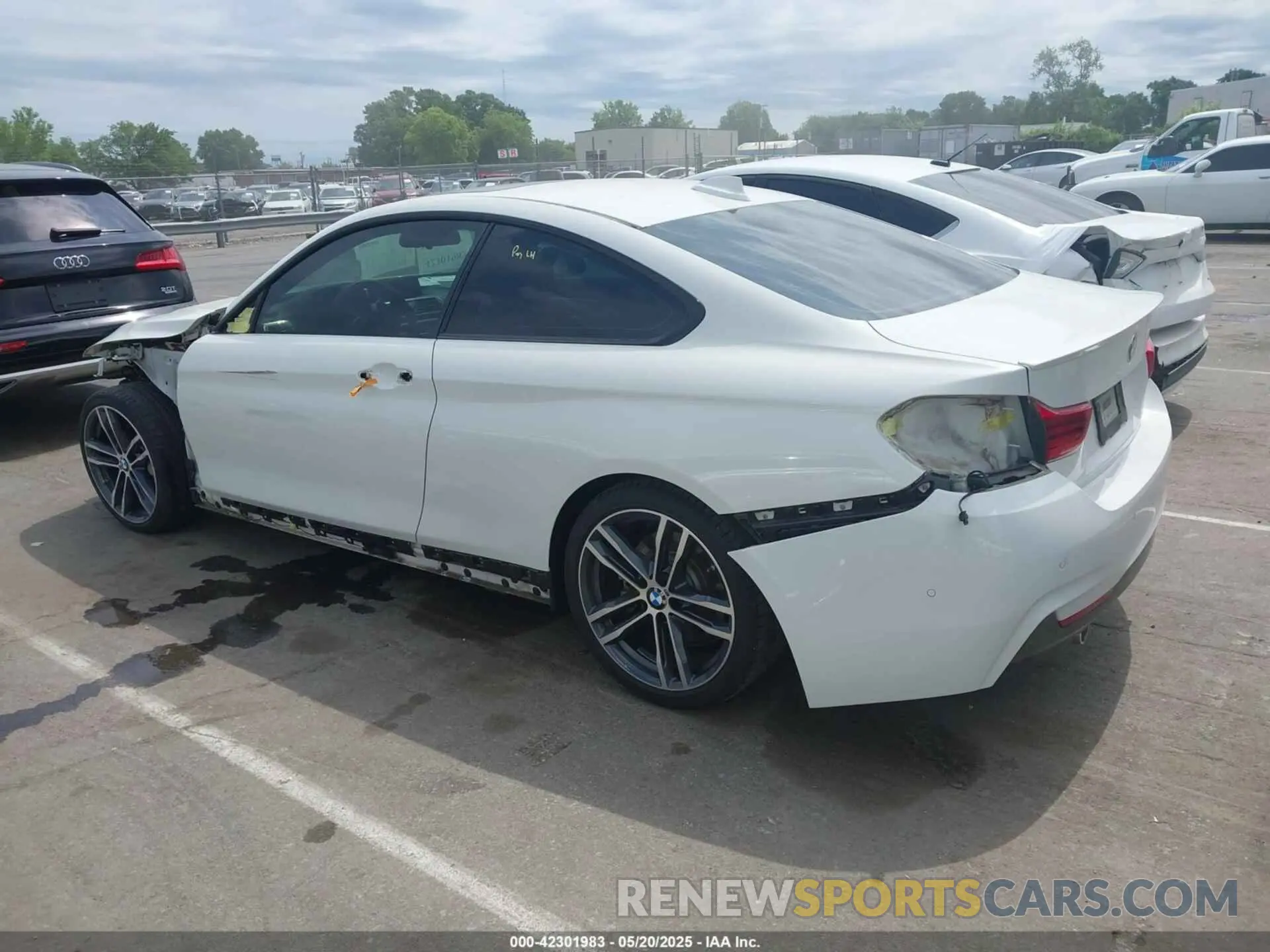 14 Photograph of a damaged car WBA4W7C57KAG52658 BMW 440I 2019