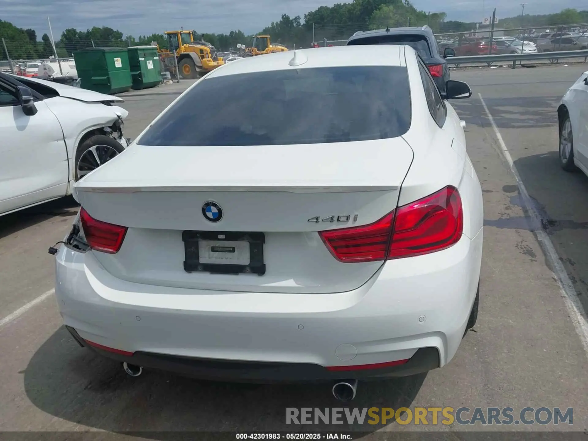 16 Photograph of a damaged car WBA4W7C57KAG52658 BMW 440I 2019