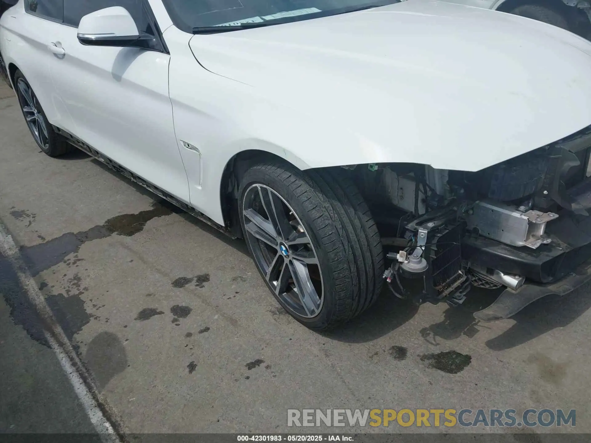 17 Photograph of a damaged car WBA4W7C57KAG52658 BMW 440I 2019
