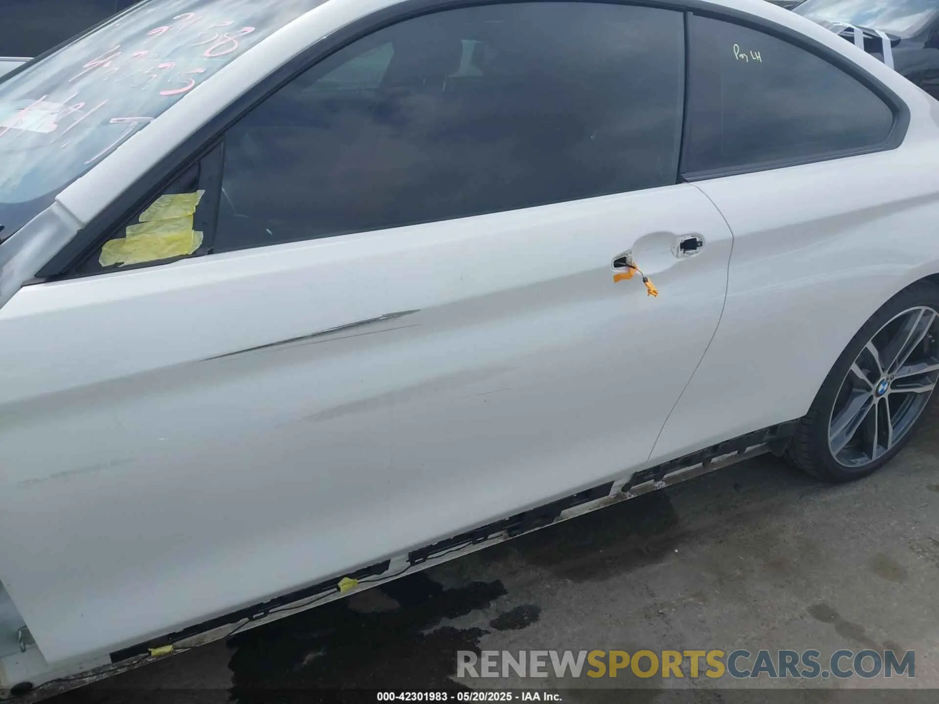 19 Photograph of a damaged car WBA4W7C57KAG52658 BMW 440I 2019