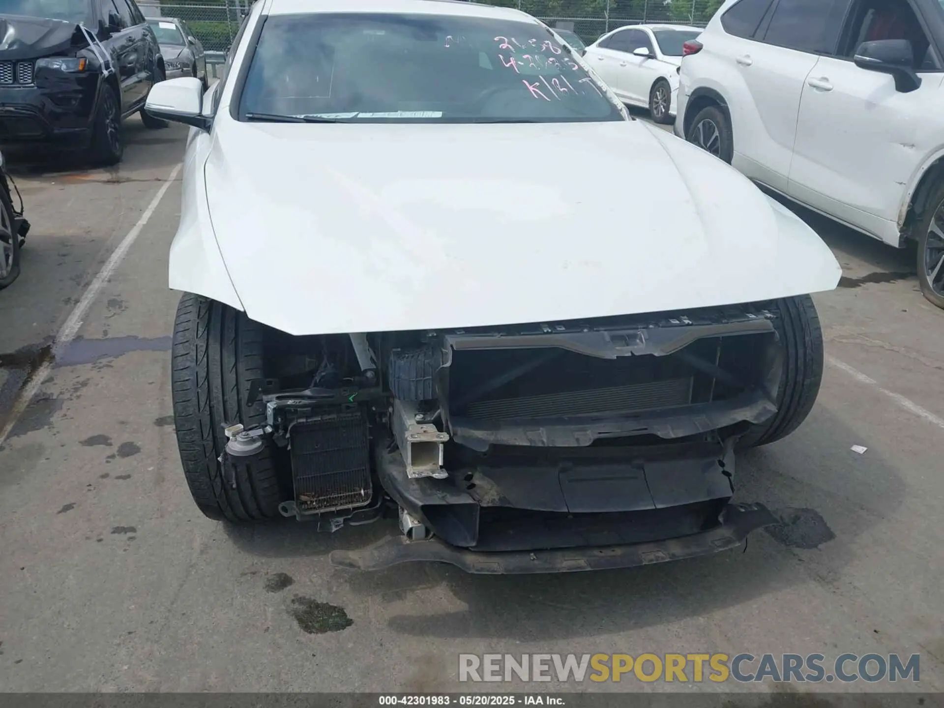 6 Photograph of a damaged car WBA4W7C57KAG52658 BMW 440I 2019