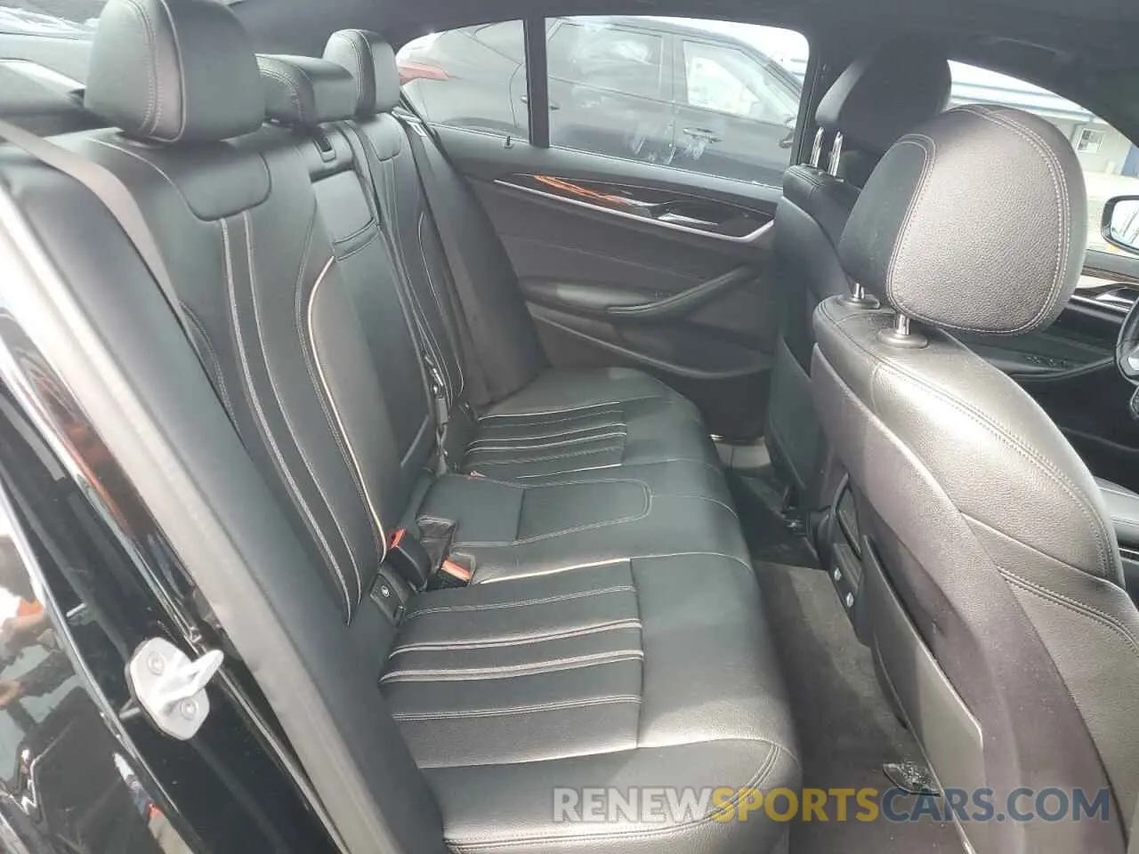 10 Photograph of a damaged car WBAJA5C50KBX49102 BMW 5 SERIES 2019