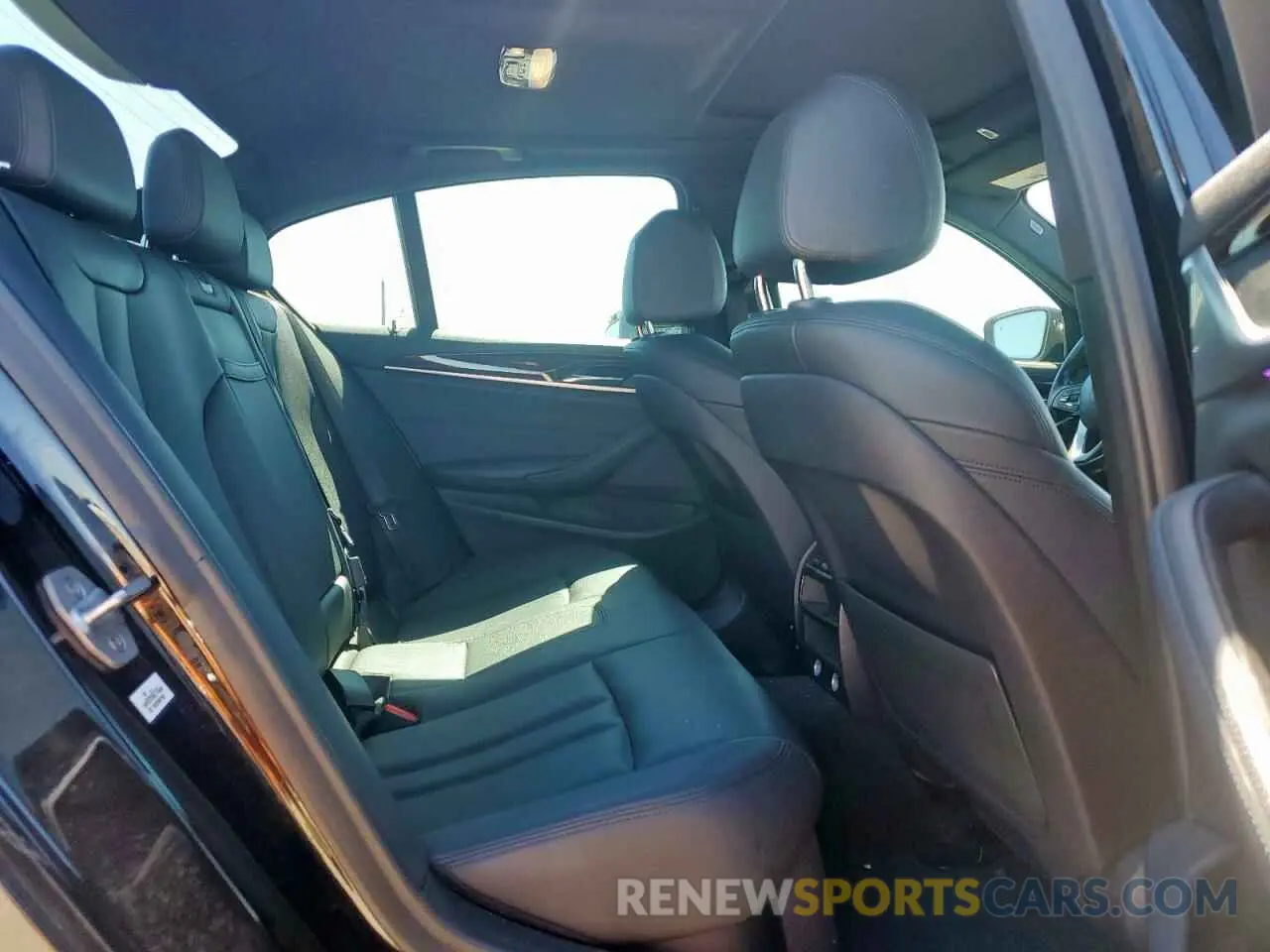 10 Photograph of a damaged car WBAJA5C50KG900345 BMW 5 SERIES 2019