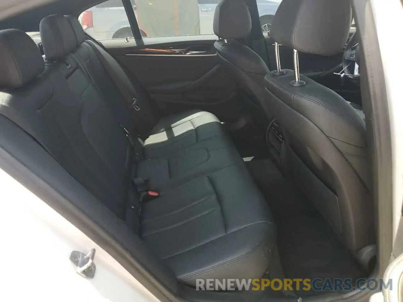 10 Photograph of a damaged car WBAJA5C51KBX86434 BMW 5 SERIES 2019