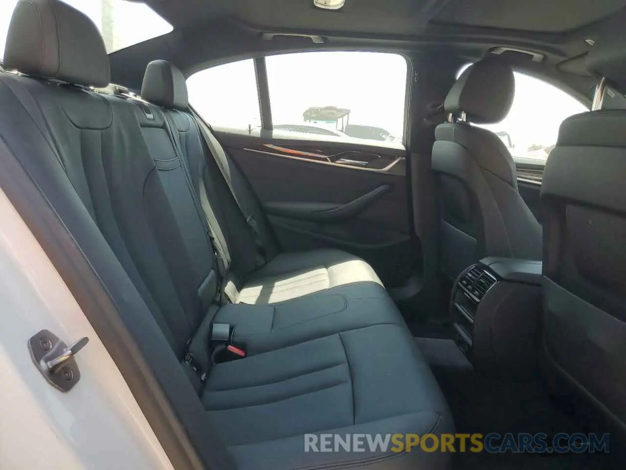 10 Photograph of a damaged car WBAJA5C51KG901181 BMW 5 SERIES 2019