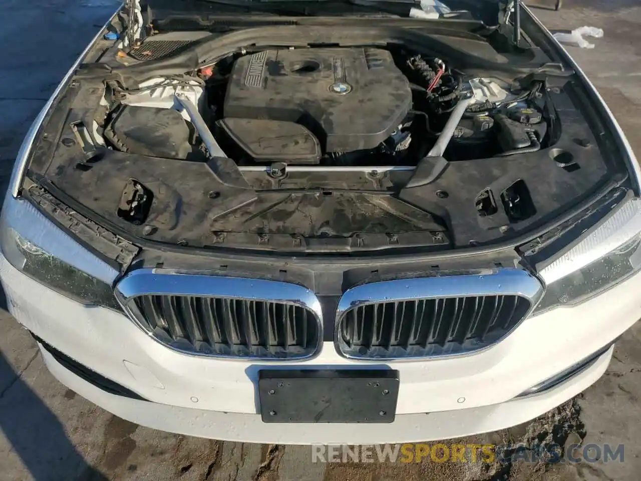 11 Photograph of a damaged car WBAJA5C52KWW15748 BMW 5 SERIES 2019