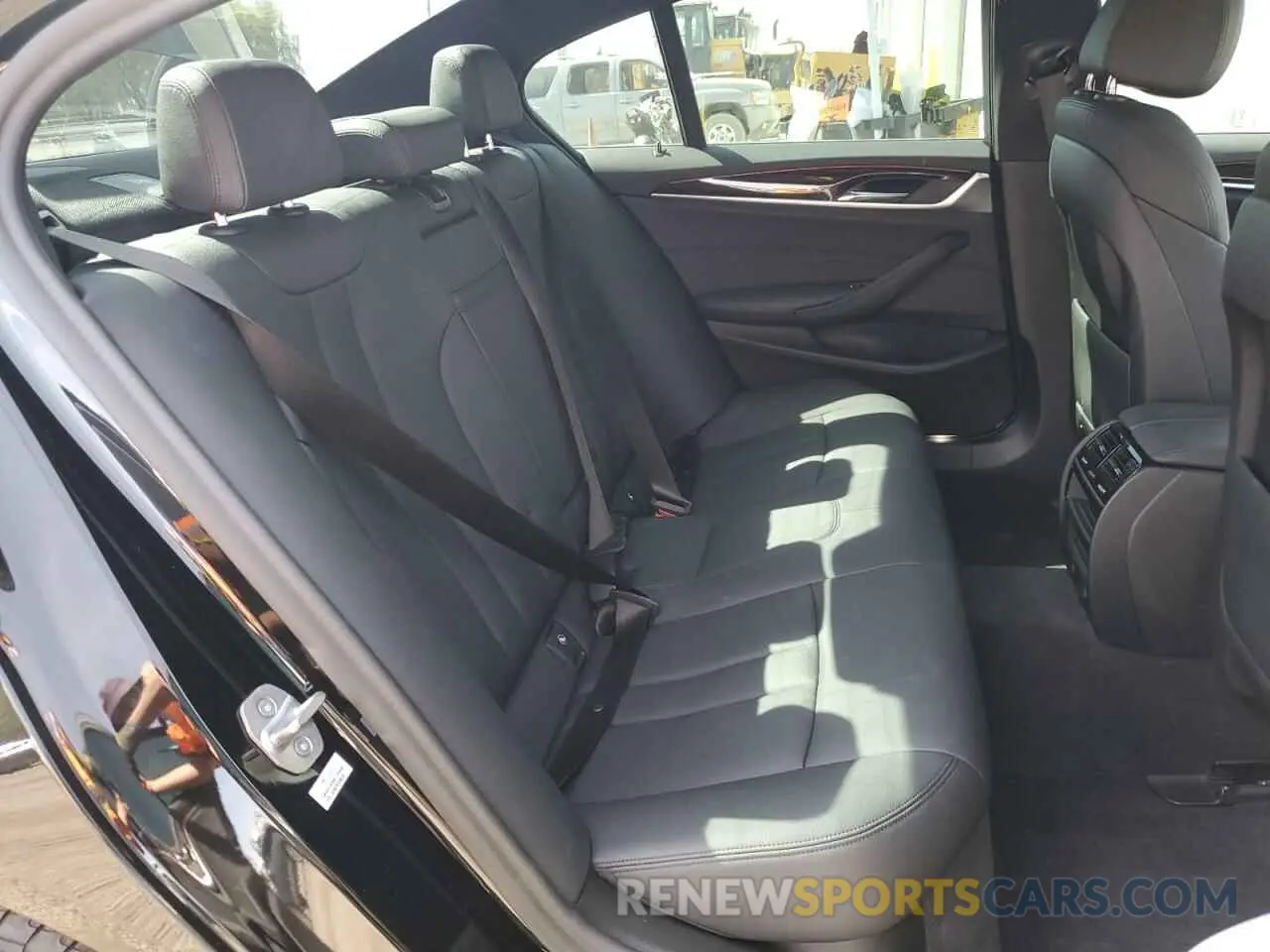 10 Photograph of a damaged car WBAJA5C52KWW37054 BMW 5 SERIES 2019