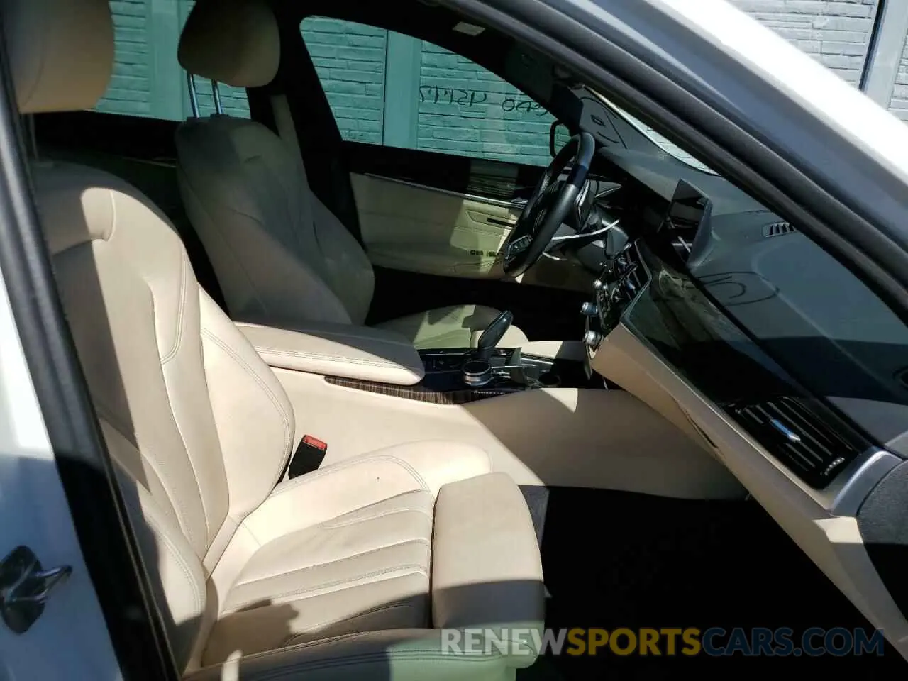 5 Photograph of a damaged car WBAJA5C53KWW18478 BMW 5 SERIES 2019