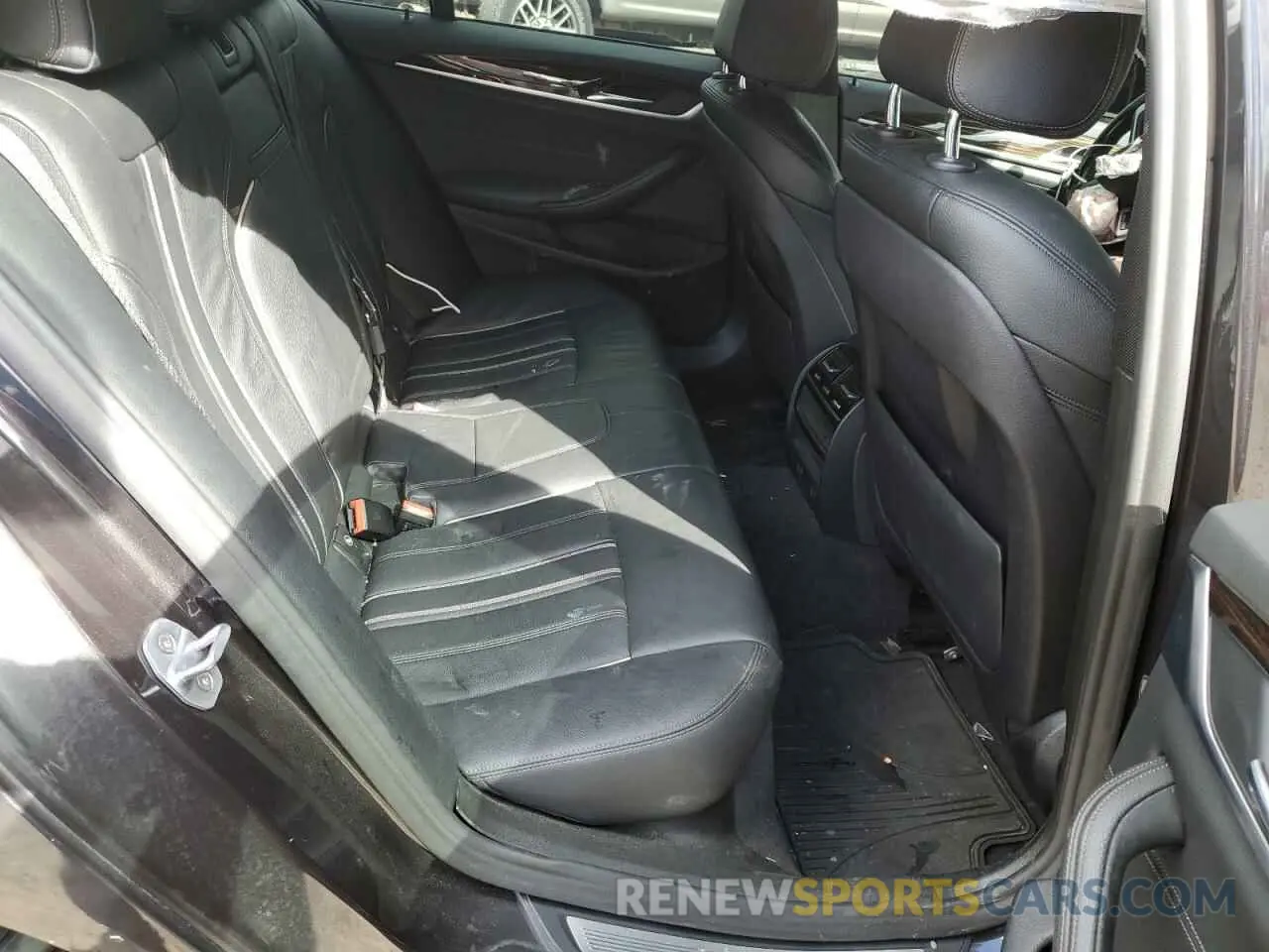 10 Photograph of a damaged car WBAJA5C53KWW30663 BMW 5 SERIES 2019
