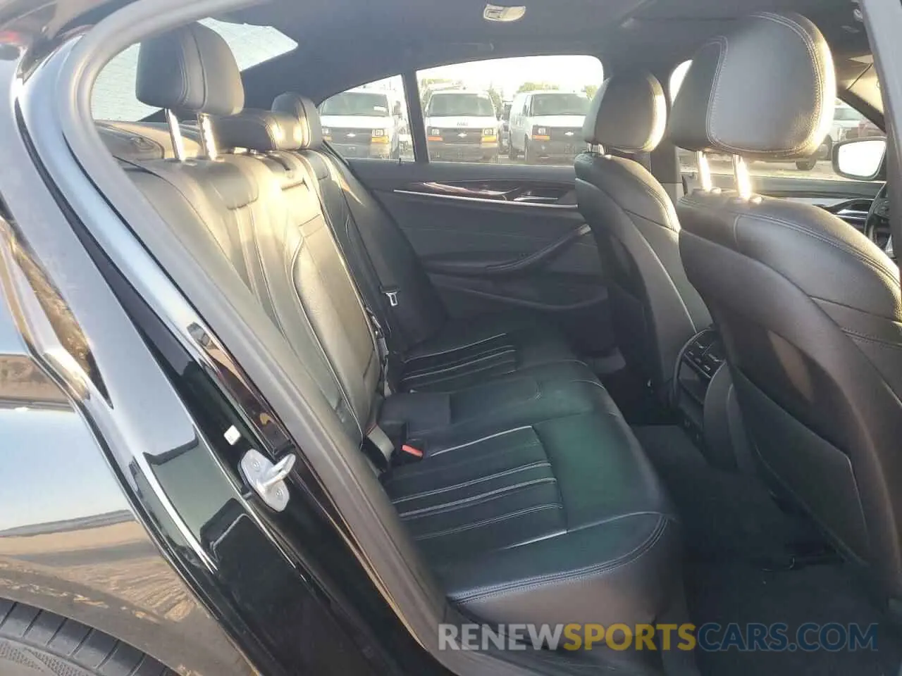 10 Photograph of a damaged car WBAJA5C54KG900736 BMW 5 SERIES 2019