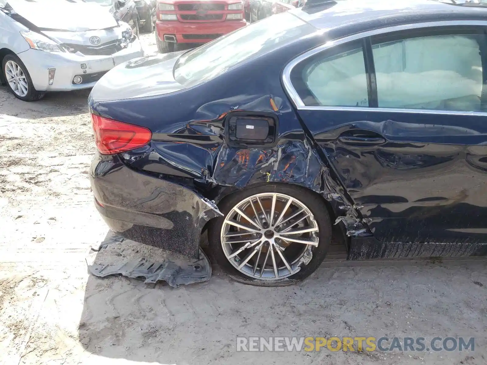 9 Photograph of a damaged car WBAJA5C55KWW38408 BMW 5 SERIES 2019