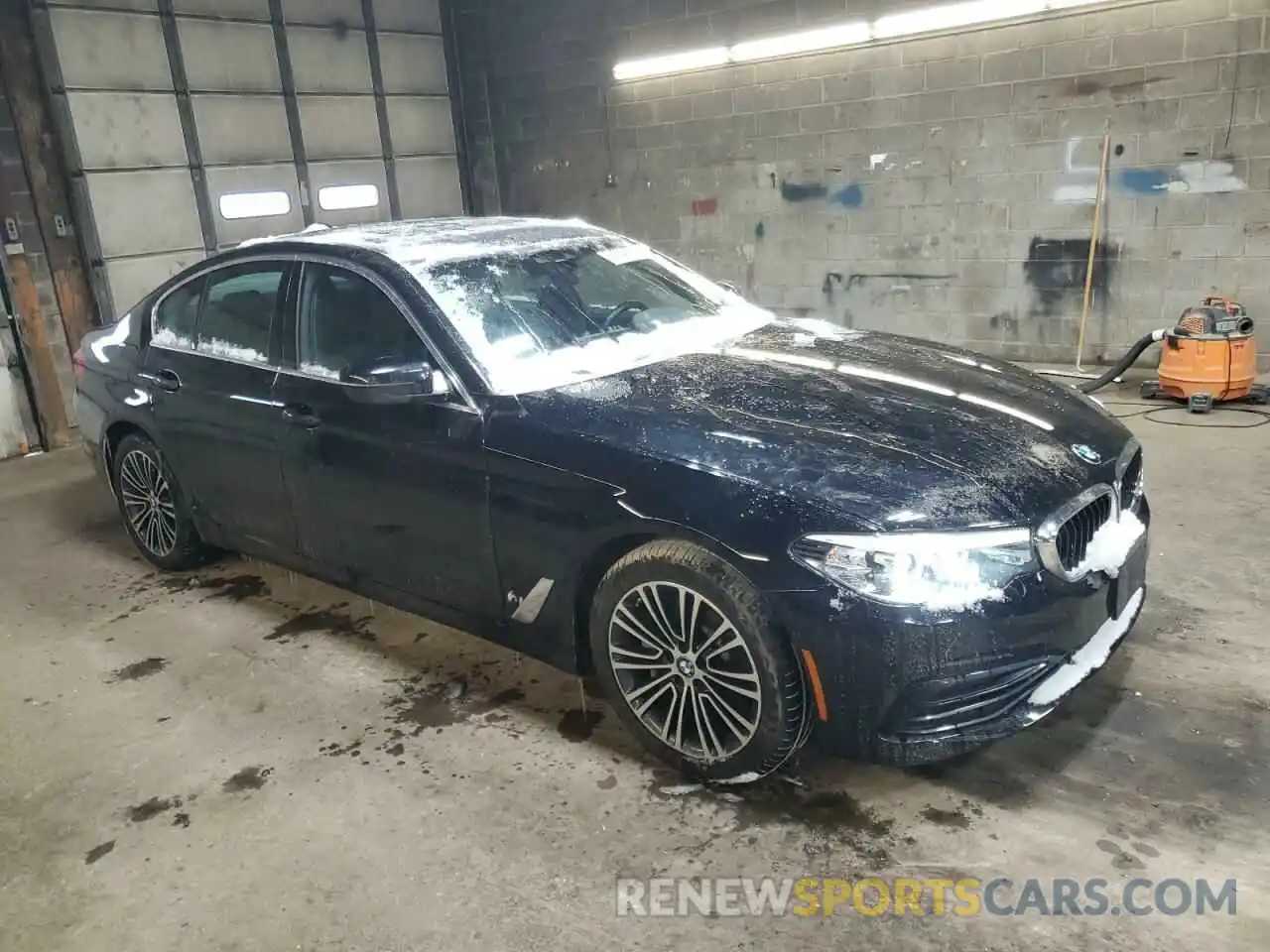 4 Photograph of a damaged car WBAJA5C56KBX87322 BMW 5 SERIES 2019