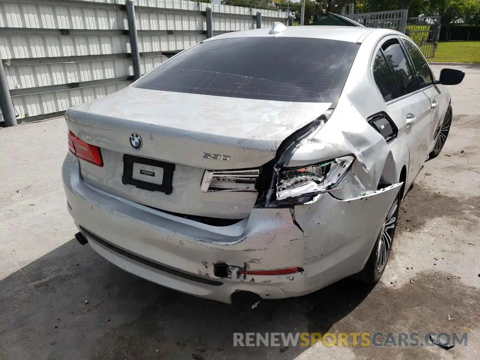 9 Photograph of a damaged car WBAJA5C56KBX87546 BMW 5 SERIES 2019