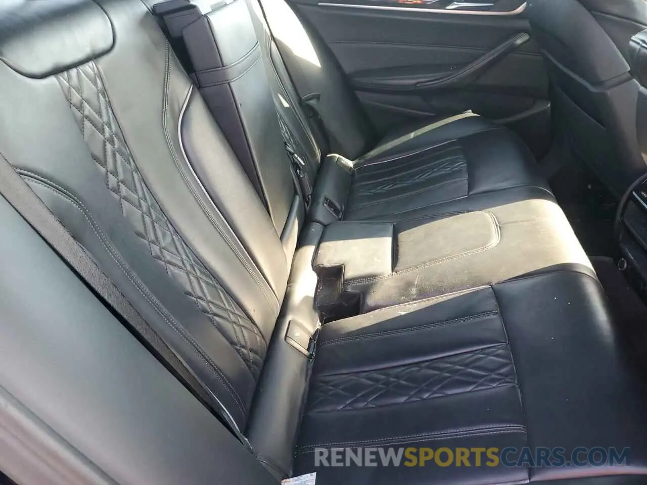 10 Photograph of a damaged car WBAJA5C57KWW00002 BMW 5 SERIES 2019