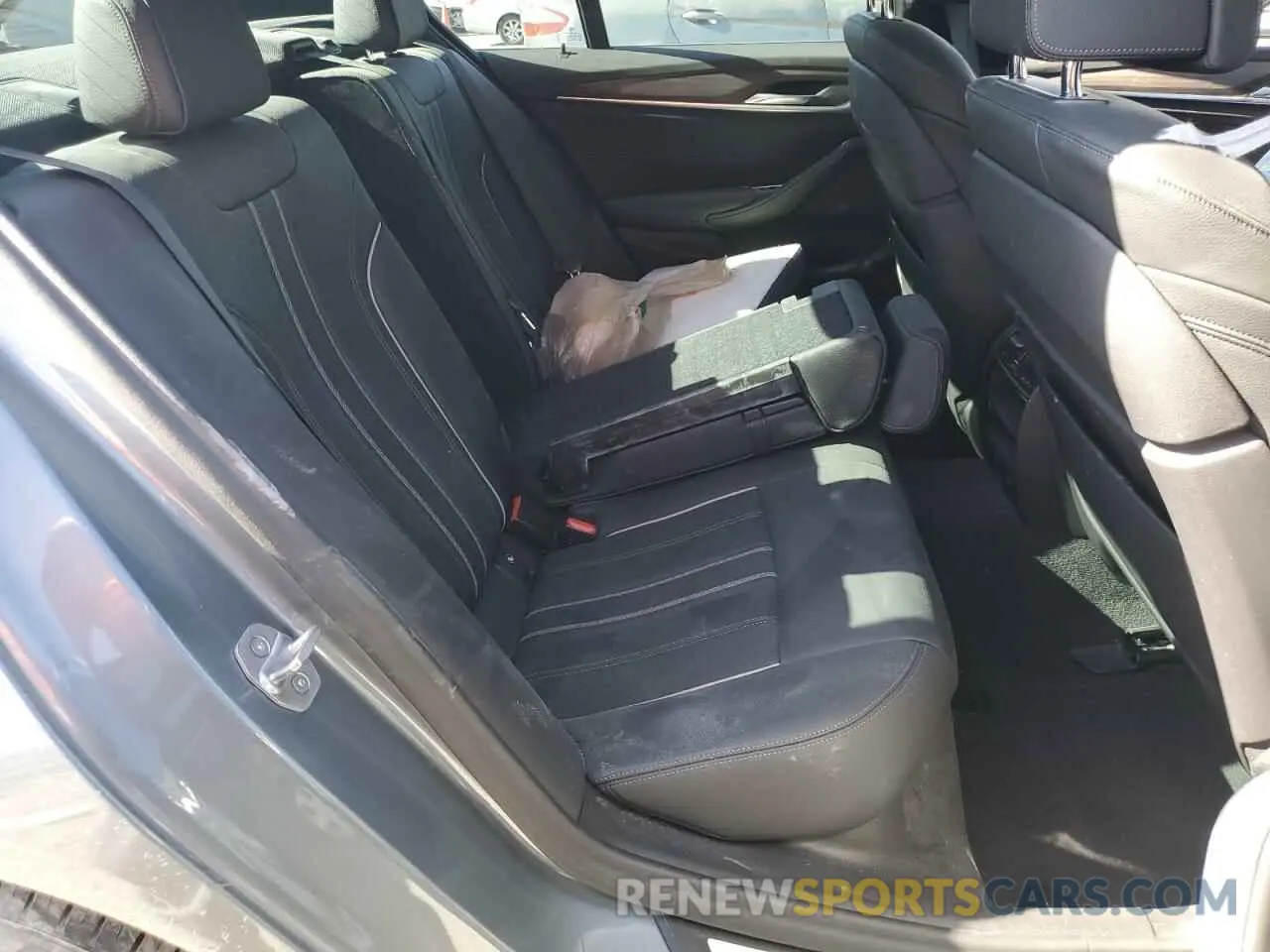10 Photograph of a damaged car WBAJA5C57KWW37017 BMW 5 SERIES 2019