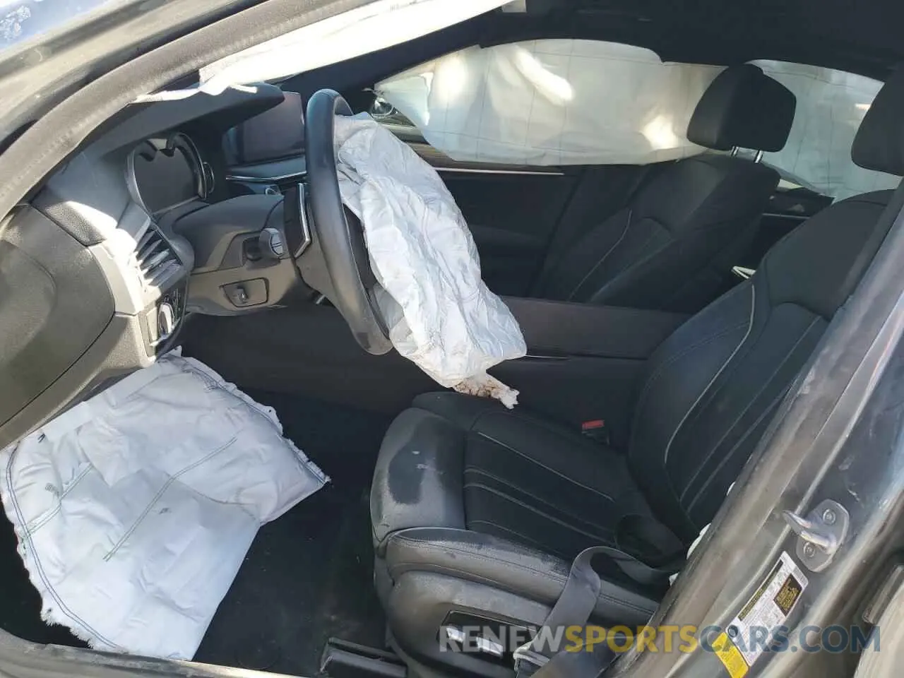 7 Photograph of a damaged car WBAJA5C57KWW37017 BMW 5 SERIES 2019