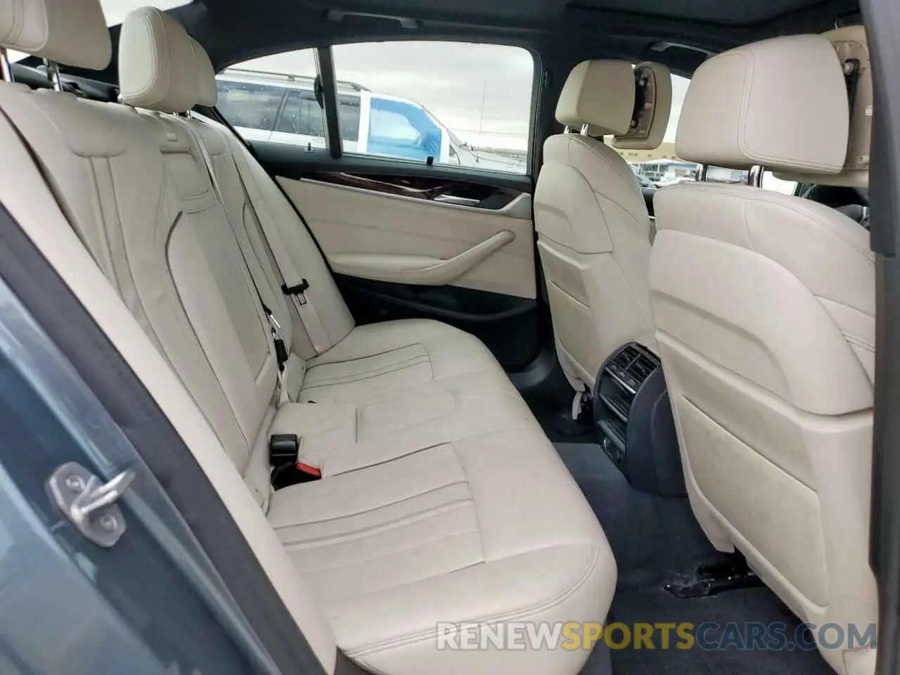 10 Photograph of a damaged car WBAJA5C59KWW36645 BMW 5 SERIES 2019