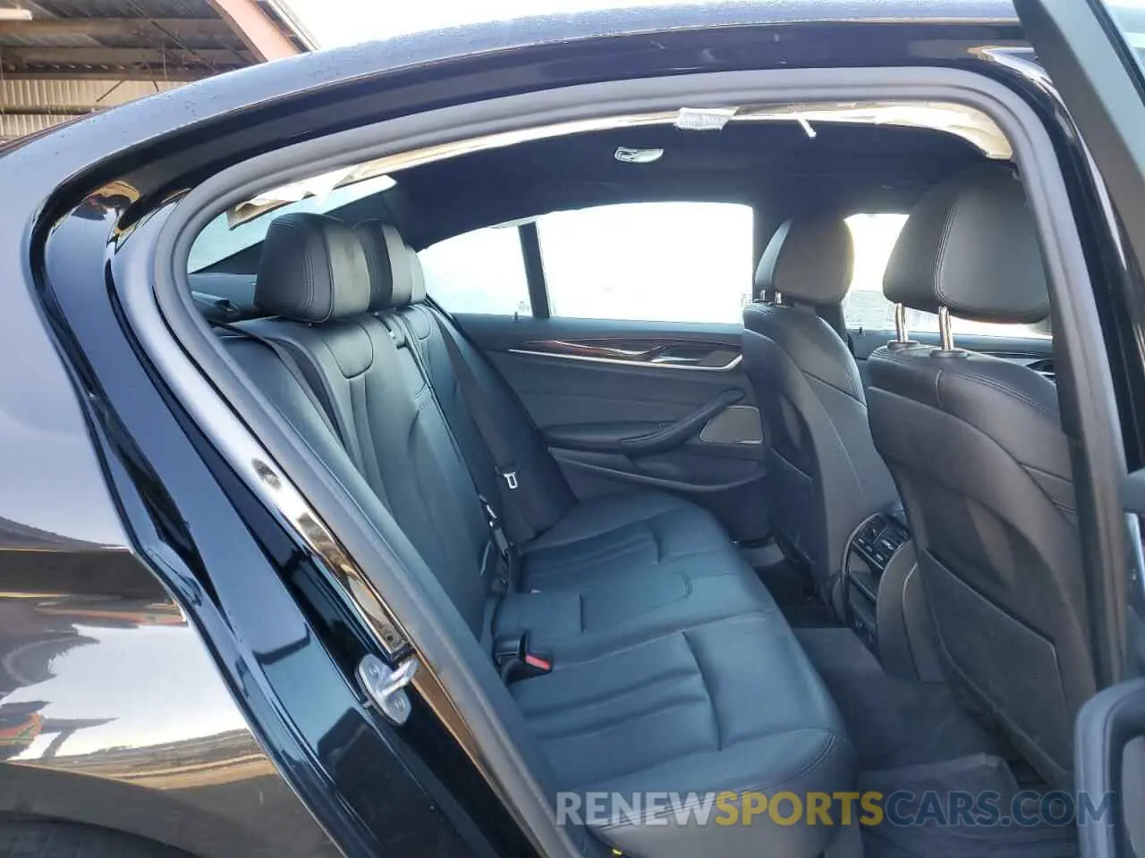 10 Photograph of a damaged car WBAJA5C5XKWA57957 BMW 5 SERIES 2019