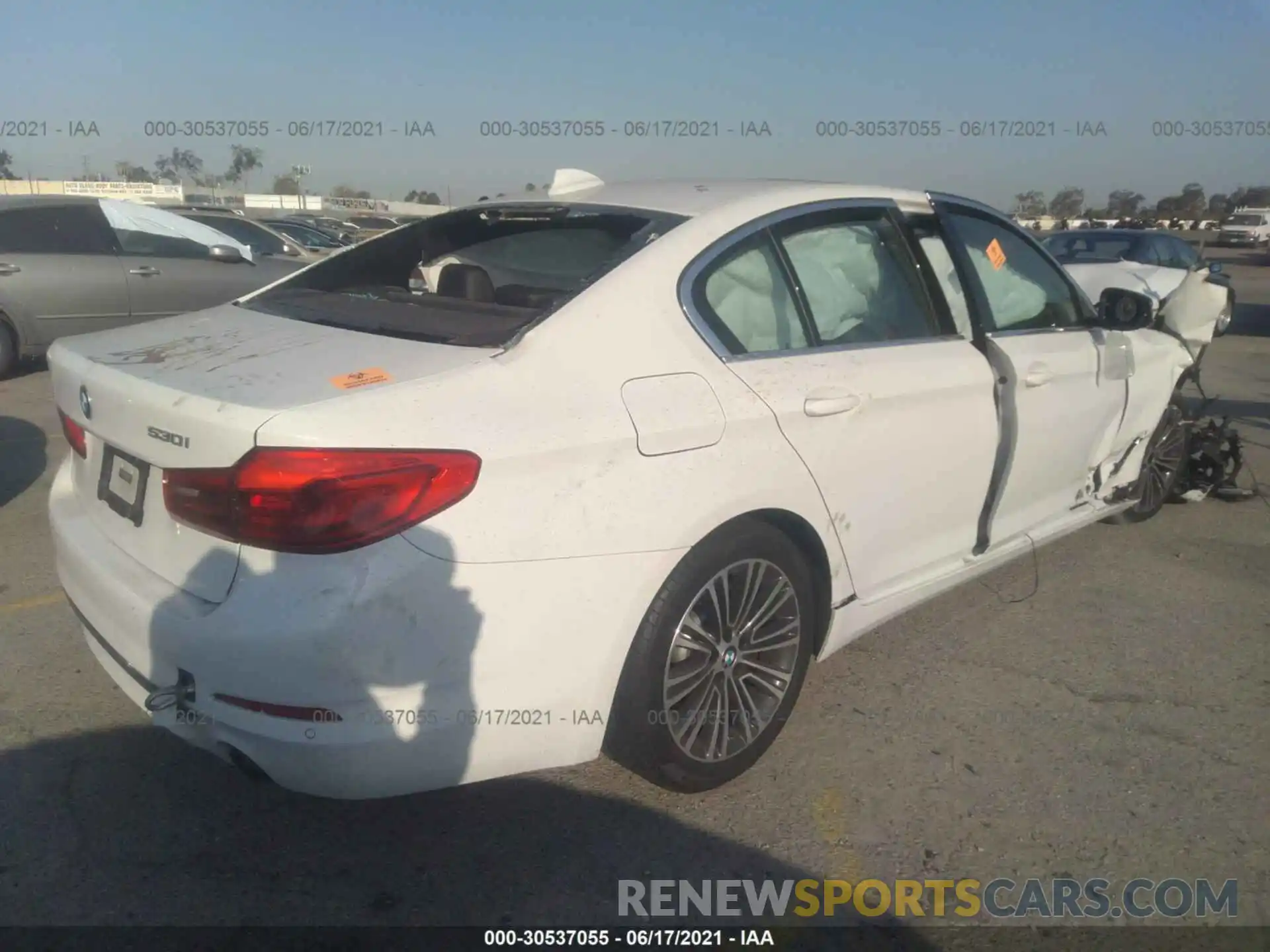 4 Photograph of a damaged car WBAJA5C5XKWA58087 BMW 5 SERIES 2019