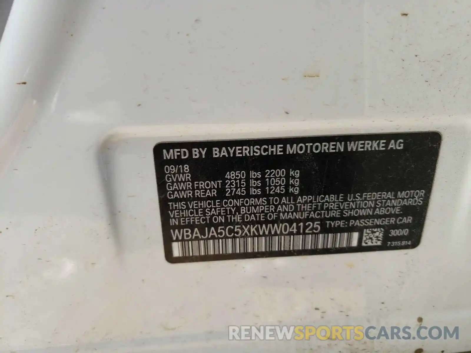 10 Photograph of a damaged car WBAJA5C5XKWW04125 BMW 5 SERIES 2019