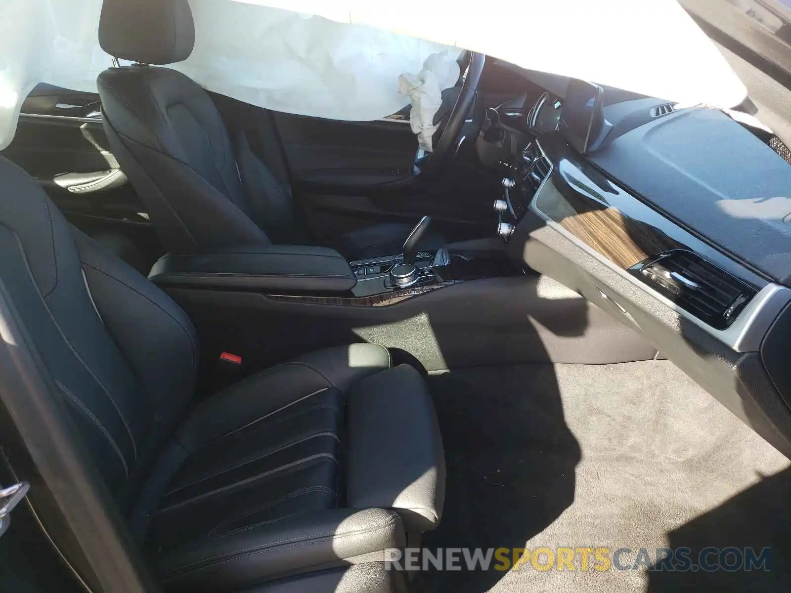 5 Photograph of a damaged car WBAJA7C50KWW17106 BMW 5 SERIES 2019